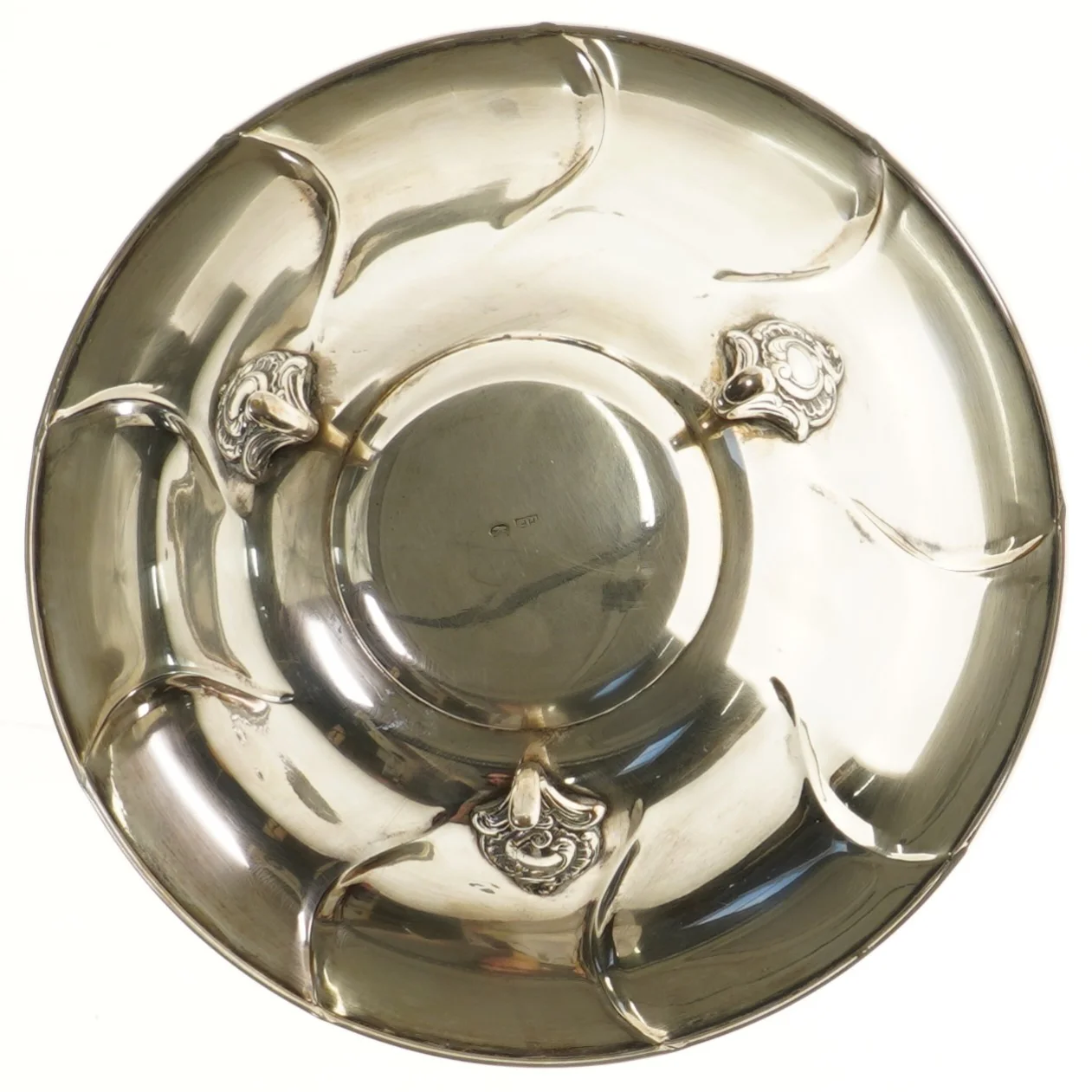 Sølvskål med dekorative detaljer (str. Ø 25,5 cm)