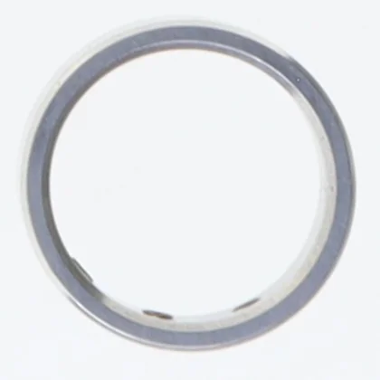 Sølvfarvet ring med sten (str. 54 mm)