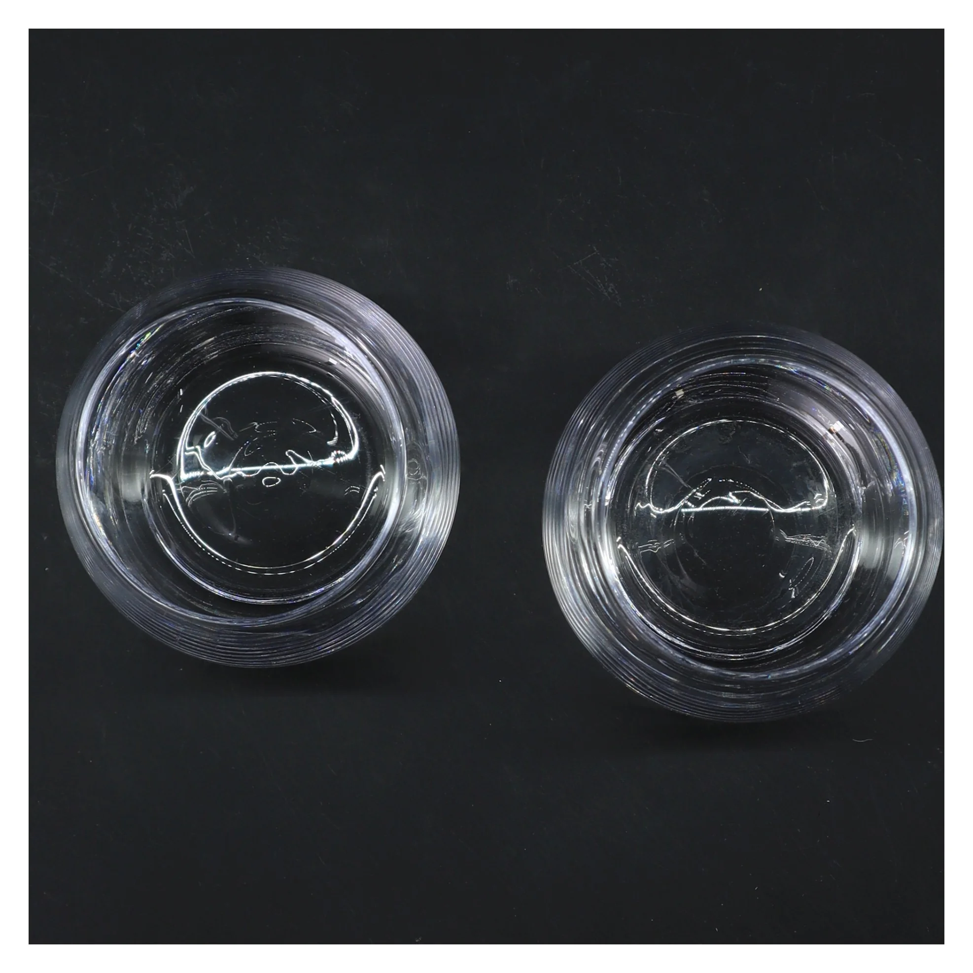 Sæt af to drikkeglas (str. 2 stk Ø 6,5 cm længde 10 cm)