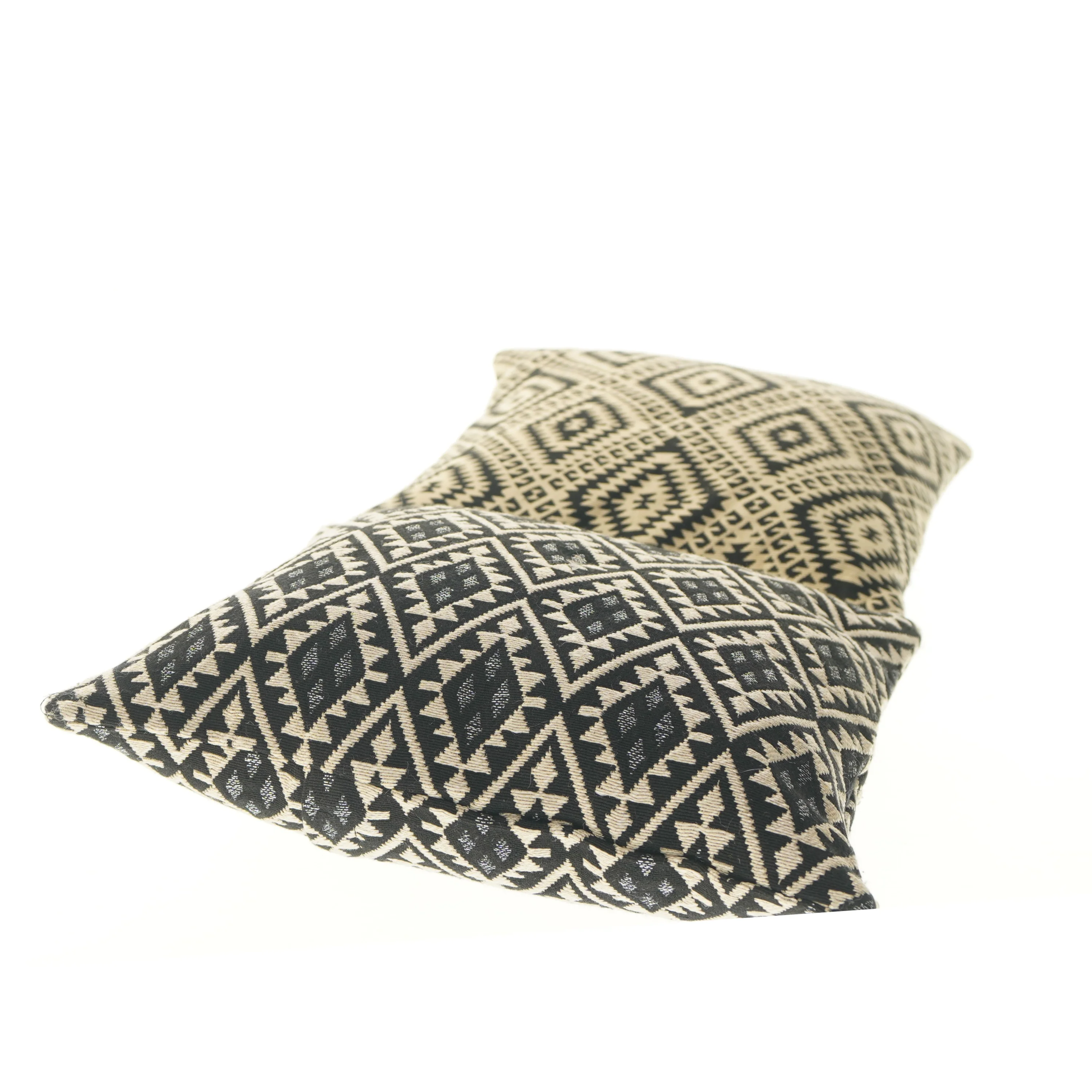 Puder med geometrisk mønster (str. 2 stk 29,5x29,5 cm)