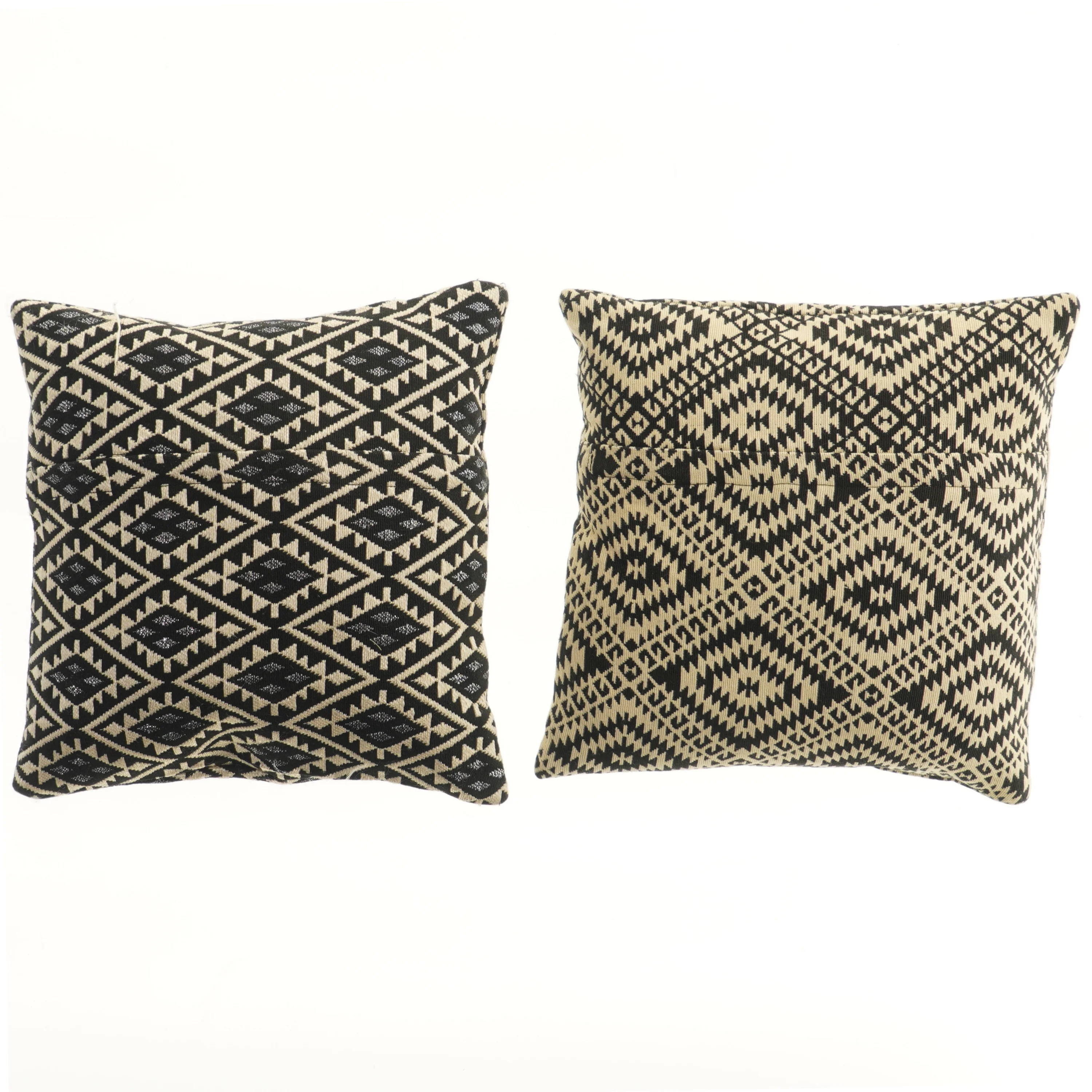 Puder med geometrisk mønster (str. 2 stk 29,5x29,5 cm)