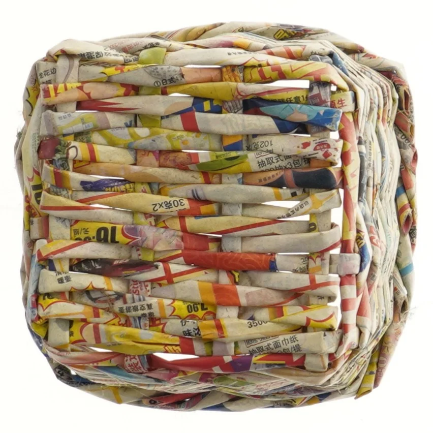 Kurv af sammenrullet papir (str. 13x16 cm)