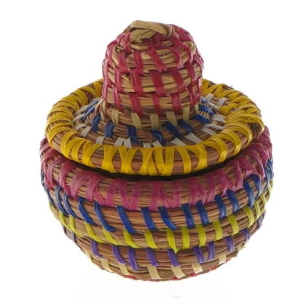 Lille flettet kurv med låg (str. 7x8 cm)