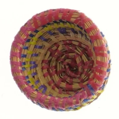 Lille flettet kurv med låg (str. 7x8 cm)