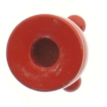 Lille rød lysestage i malet træ (str. 6 cm)