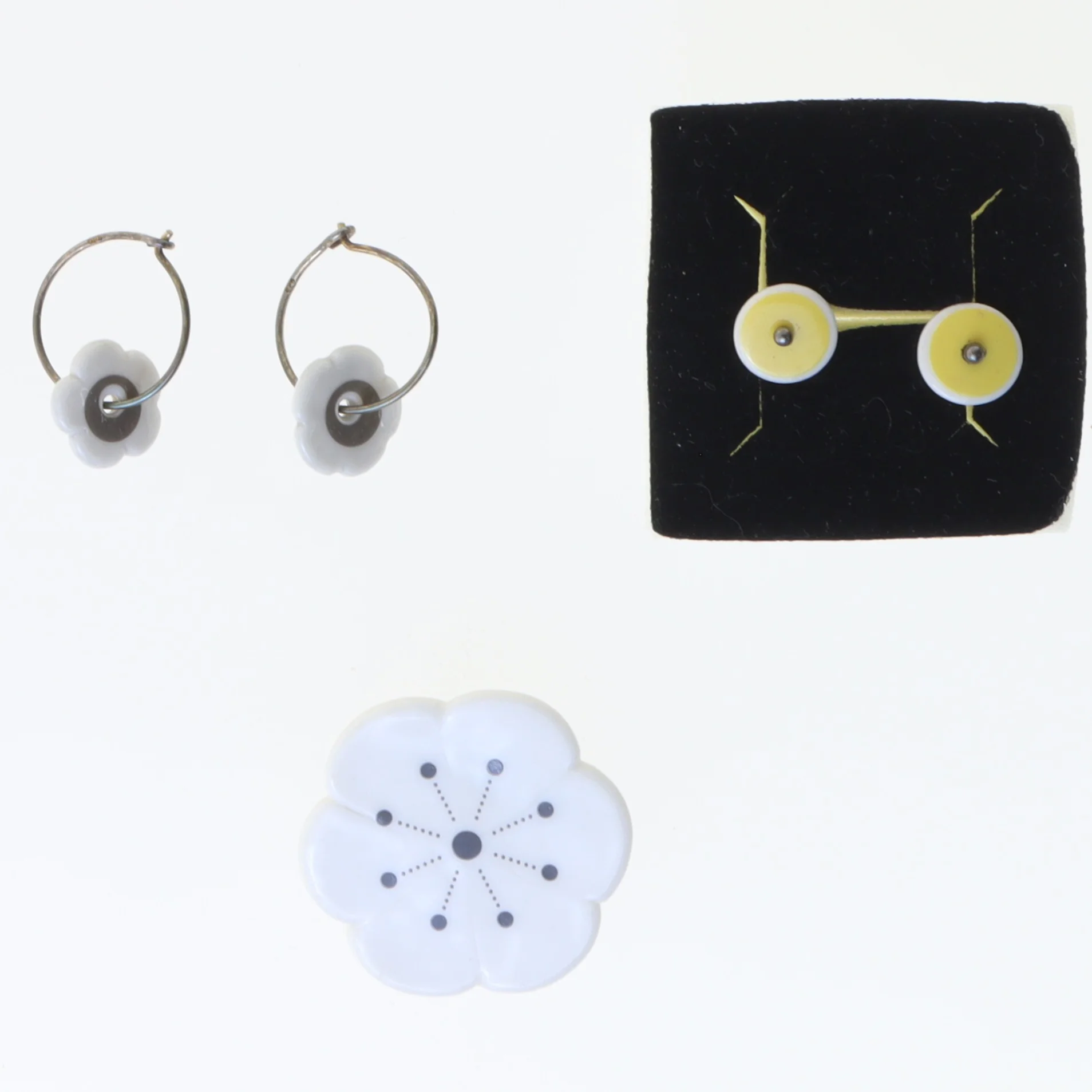 Smykkesæt med blomsterdesign (str. 3 cm)