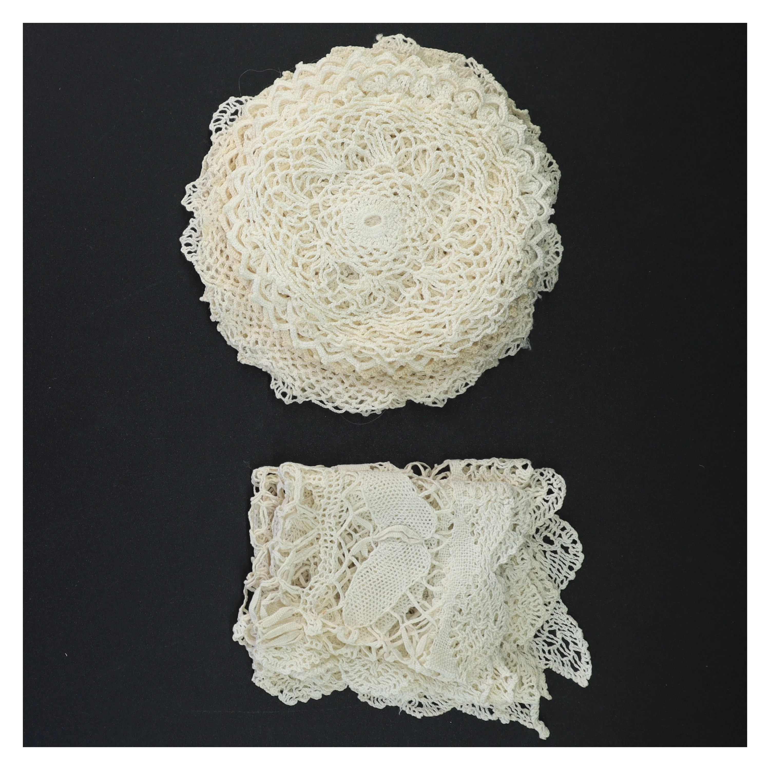 Hæklet borddug og bordskånere sæt