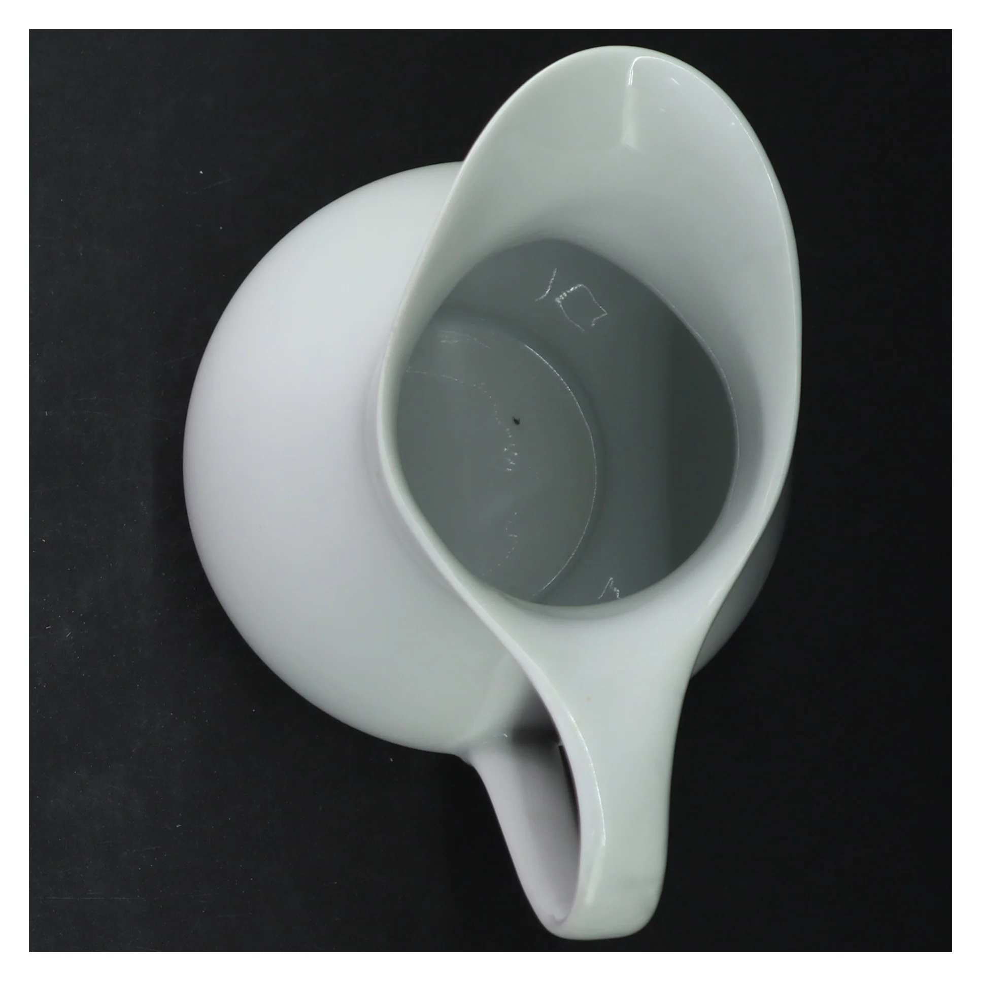 Hvid kande 19 cm fra Atelier (str. 19 cm)