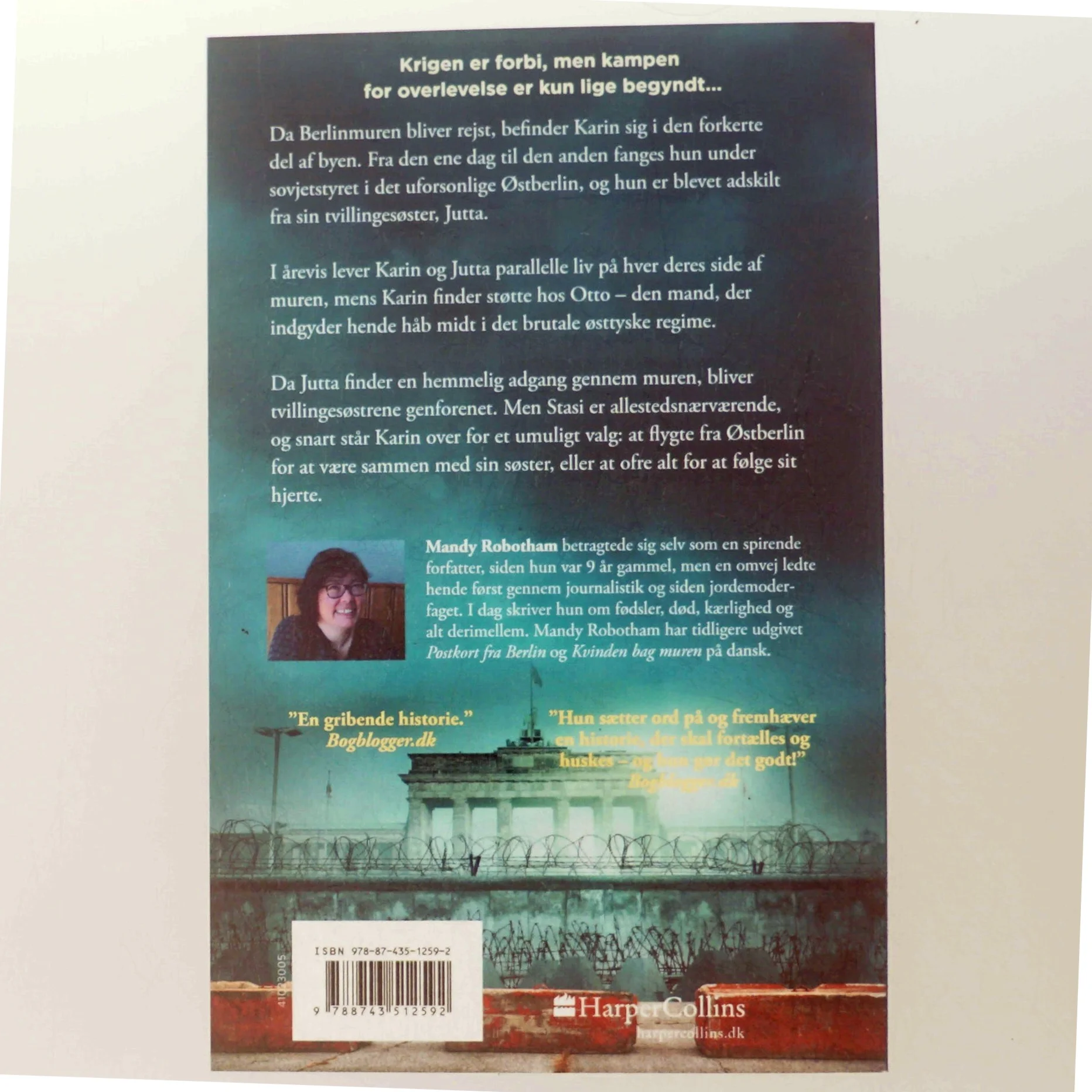 Kvinden bag muren af Mandy Robotham fra HarperCollins