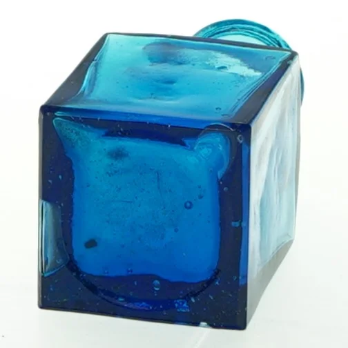 Blå glasvase (str. 10,5x4,5 cm)