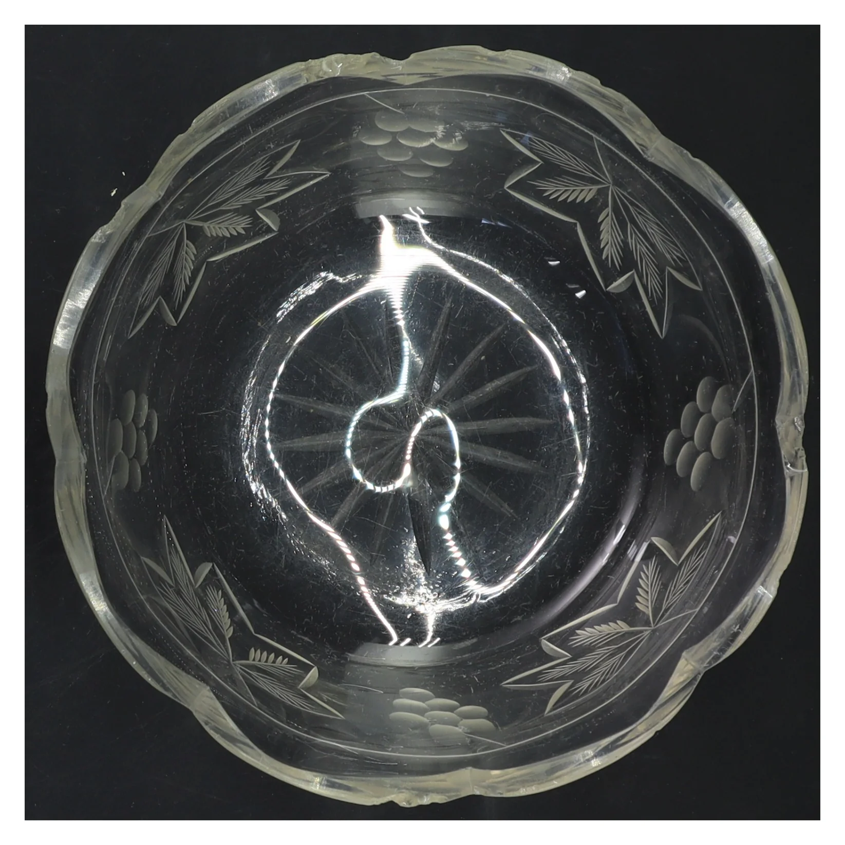 Glasskål med bladmønster (str. Ø 16x6 cm)