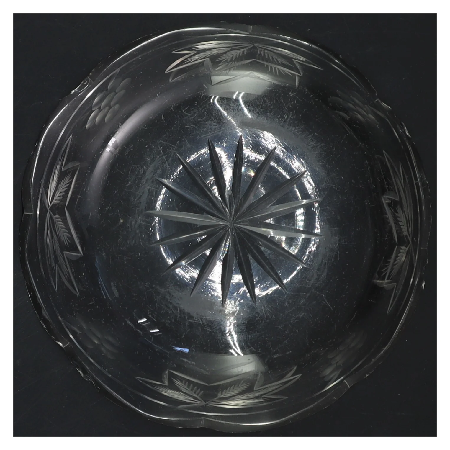 Glasskål med bladmønster (str. Ø 16x6 cm)