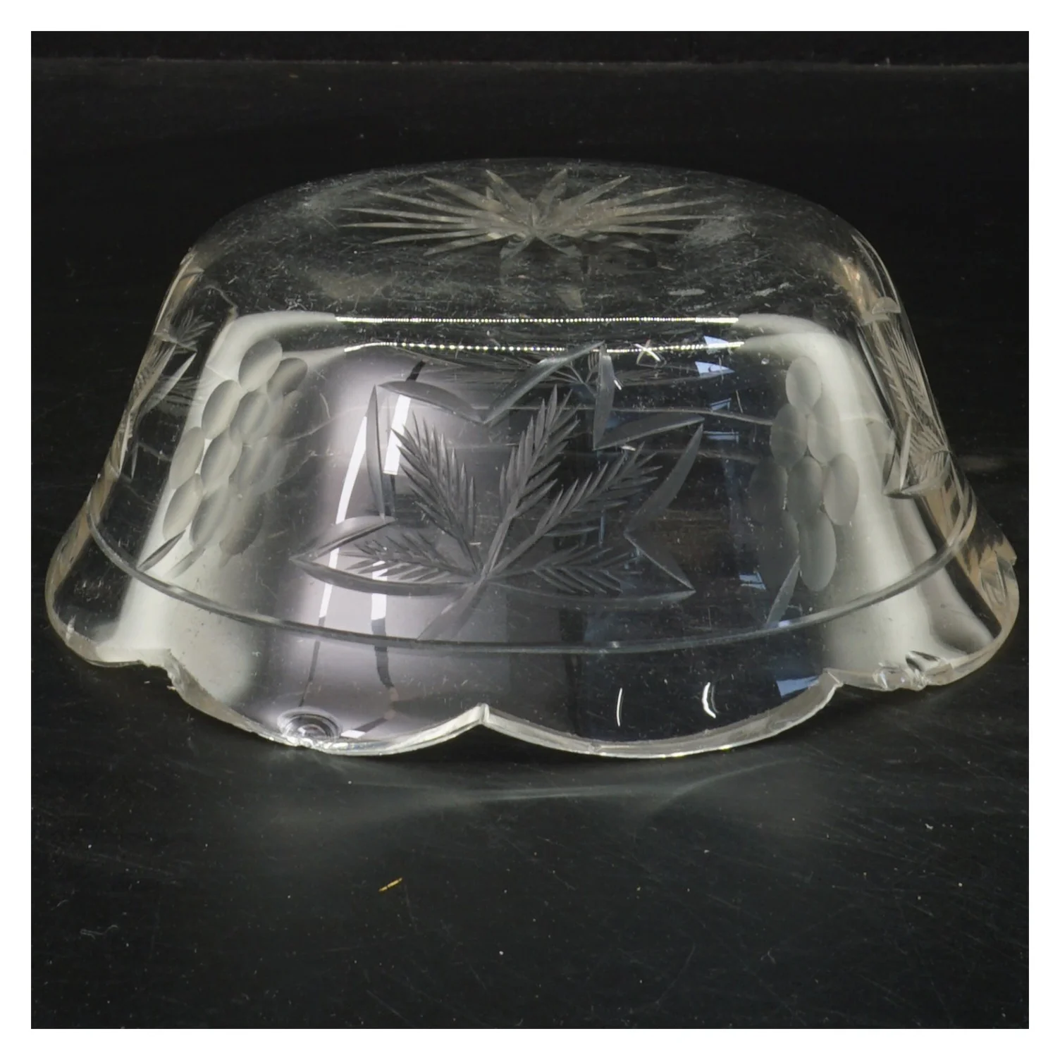 Glasskål med bladmønster (str. Ø 16x6 cm)