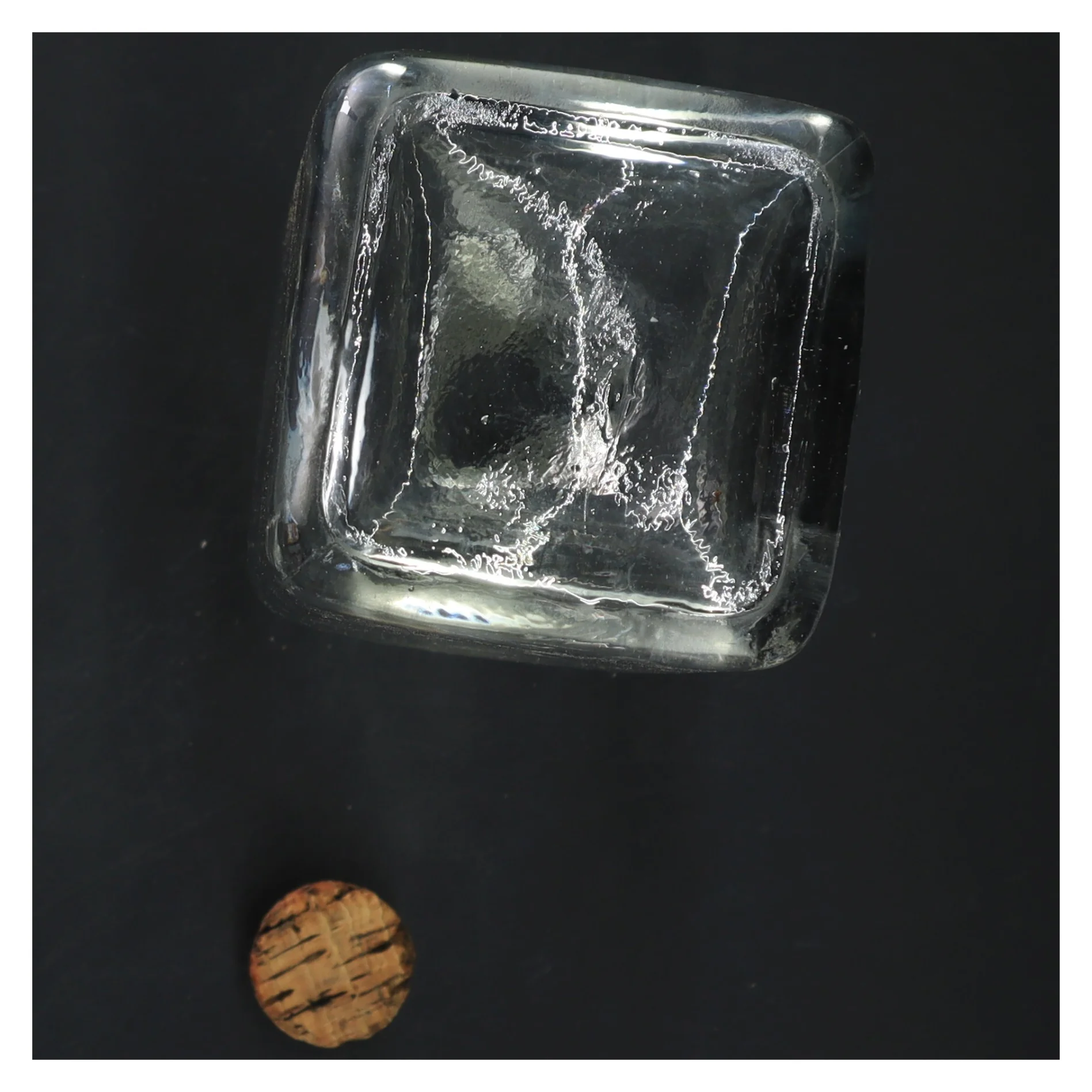 Ældre glasflaske med korkprop (str. 24 cm)