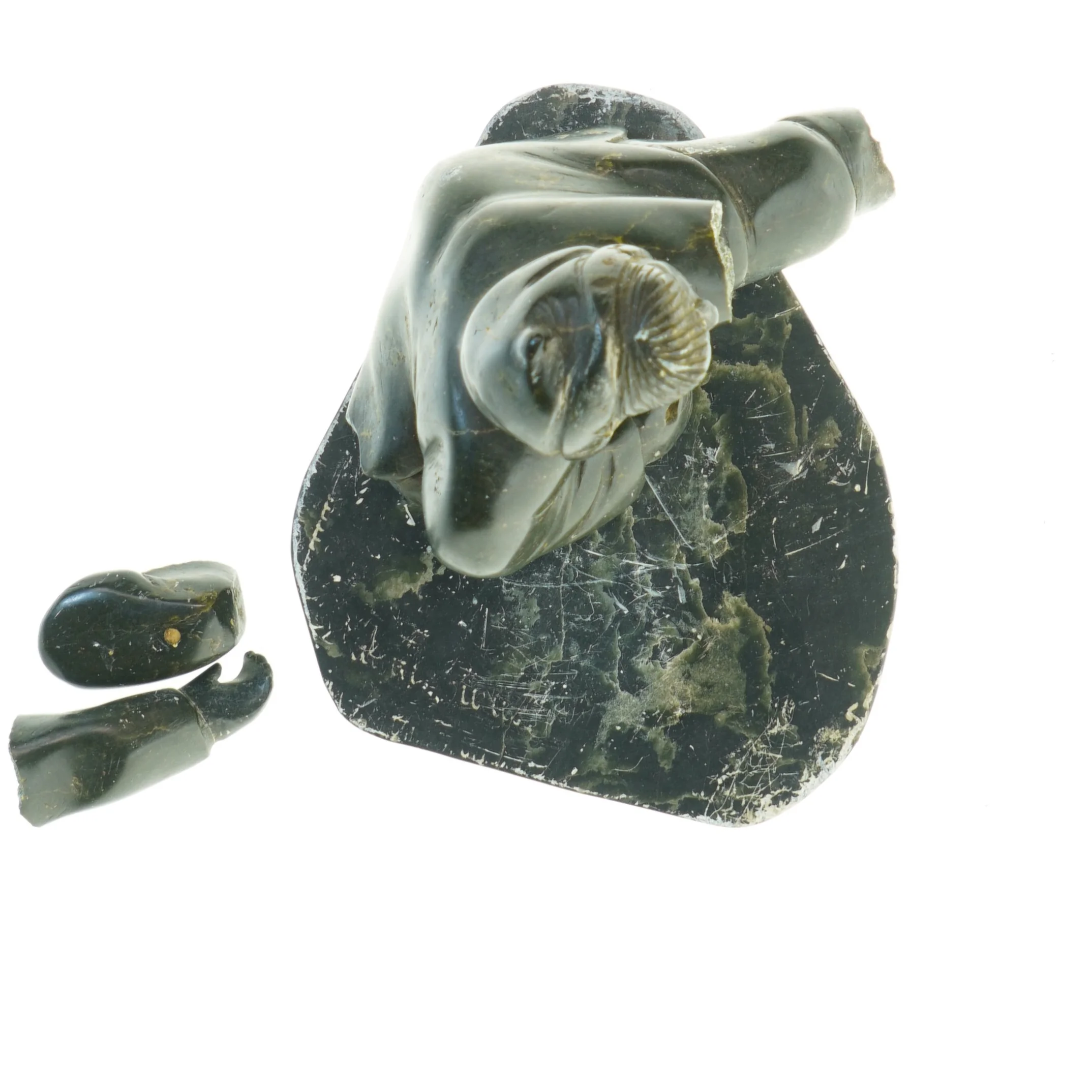 Grønlandica. Reparationstrængende stenskulptur (str. 19x21 cm)