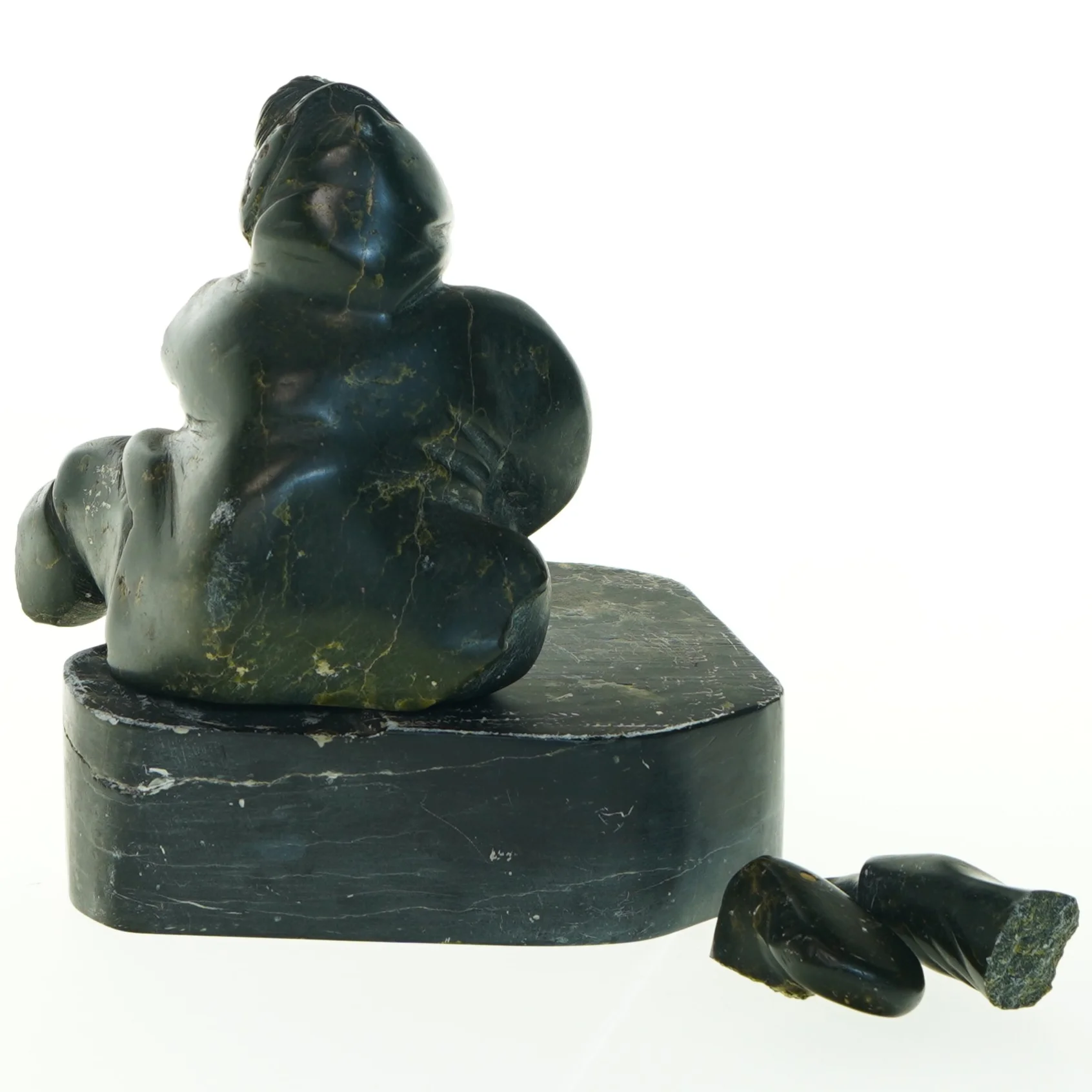 Grønlandica. Reparationstrængende stenskulptur (str. 19x21 cm)