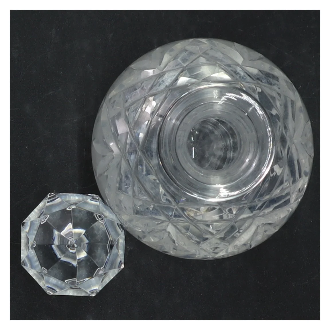 Krystal karaffel med prop (str. Ø 9 cm. længde, 17 cm)