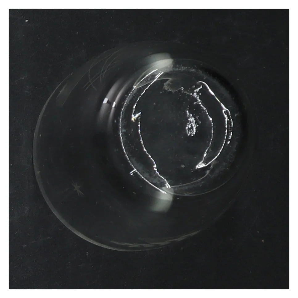 Graveret glasvase (str. Ø 8 cm. længde, 11,5 cm)