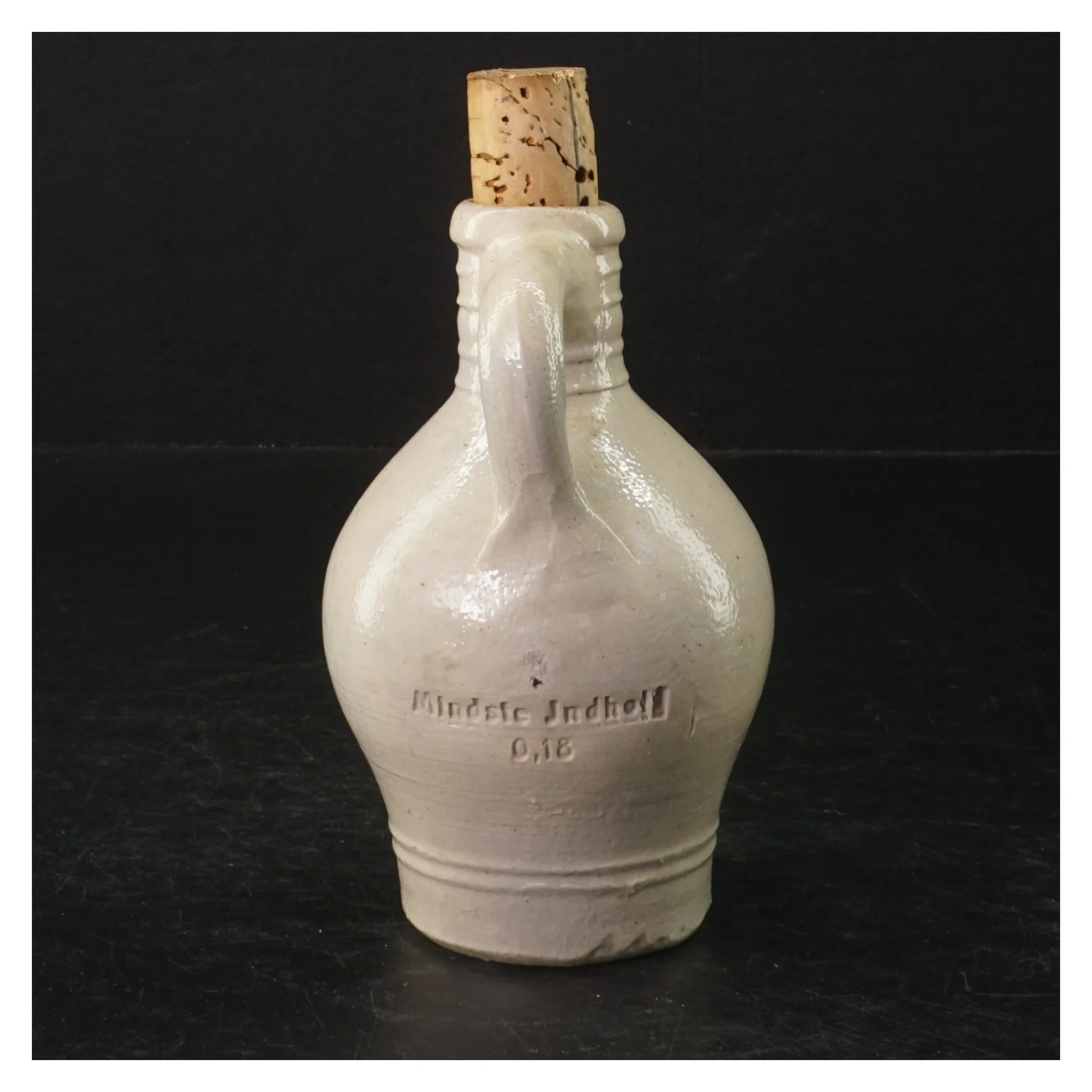 Keramikflaske med prop (str. H. 13 cm)
