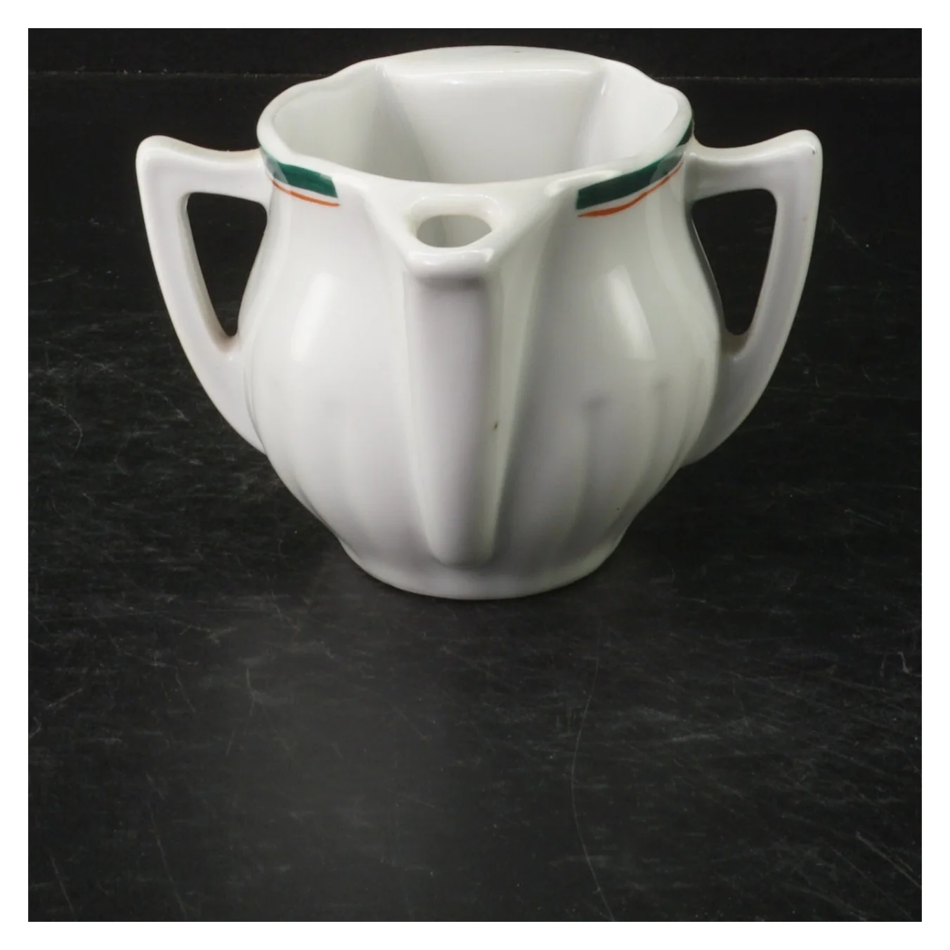 Hvidt porcelænssovseskål fra Pillivuyt (str. 17x12 cm)