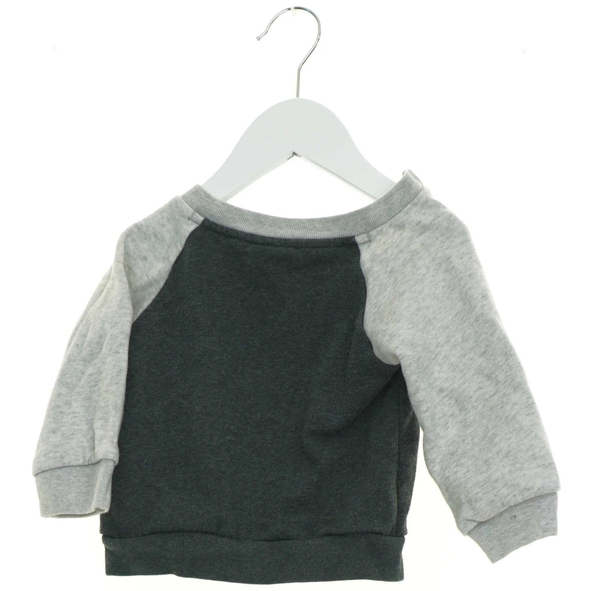 Bluse fra Adidas (str. 104 cm)