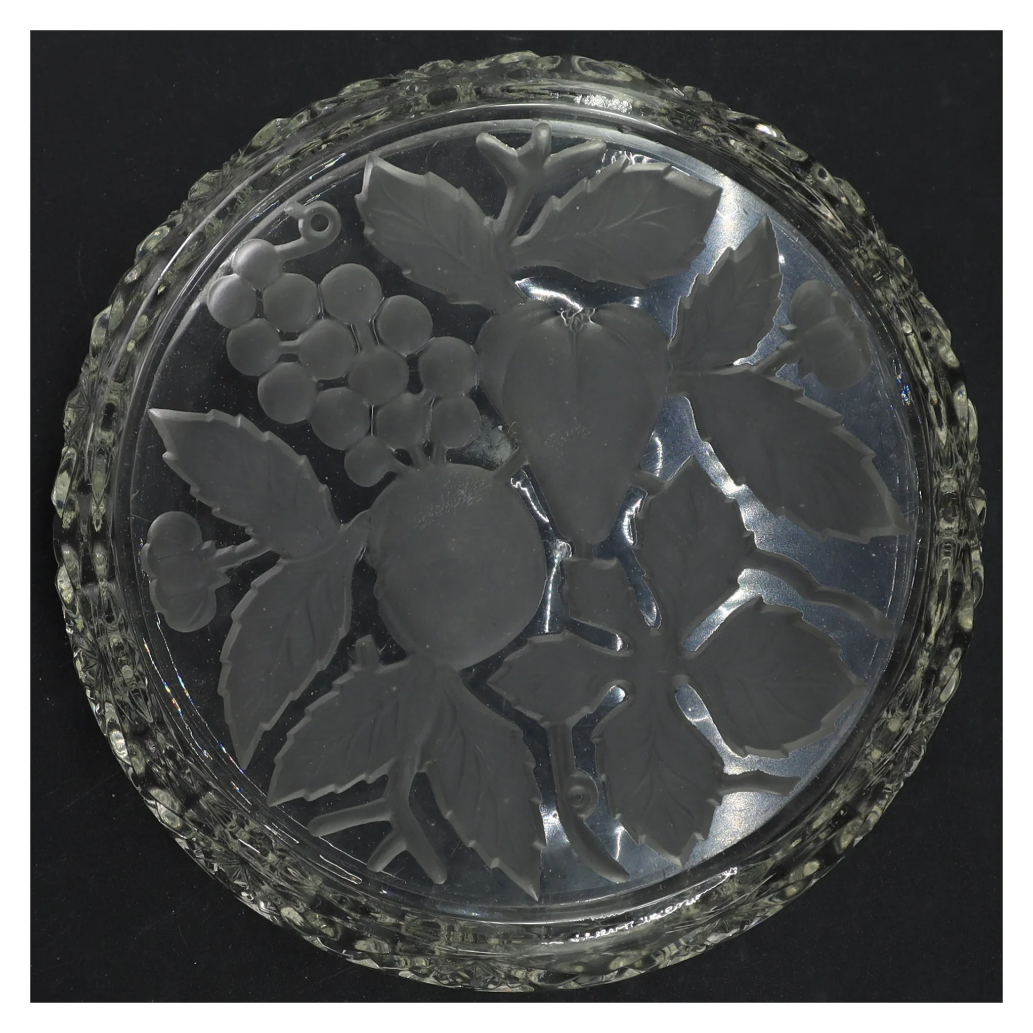 Krystal skål med drue og blad motiv (str. 20 x 6 cm)