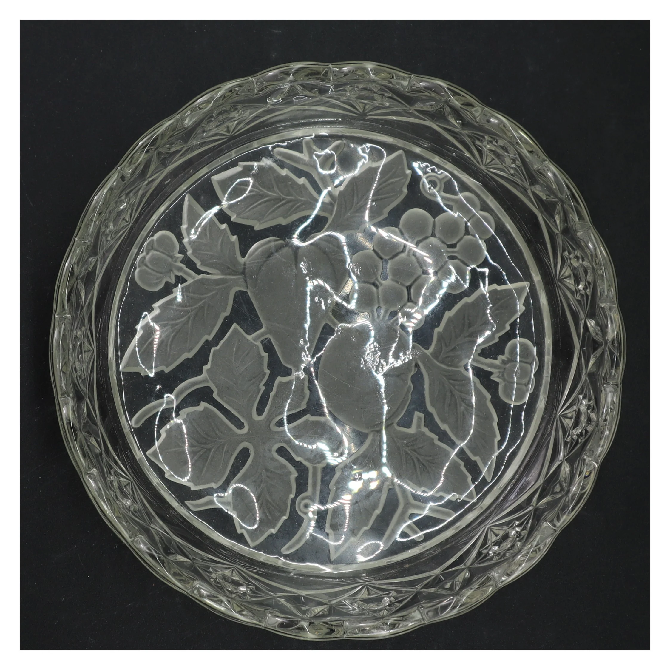 Krystal skål med drue og blad motiv (str. 20 x 6 cm)