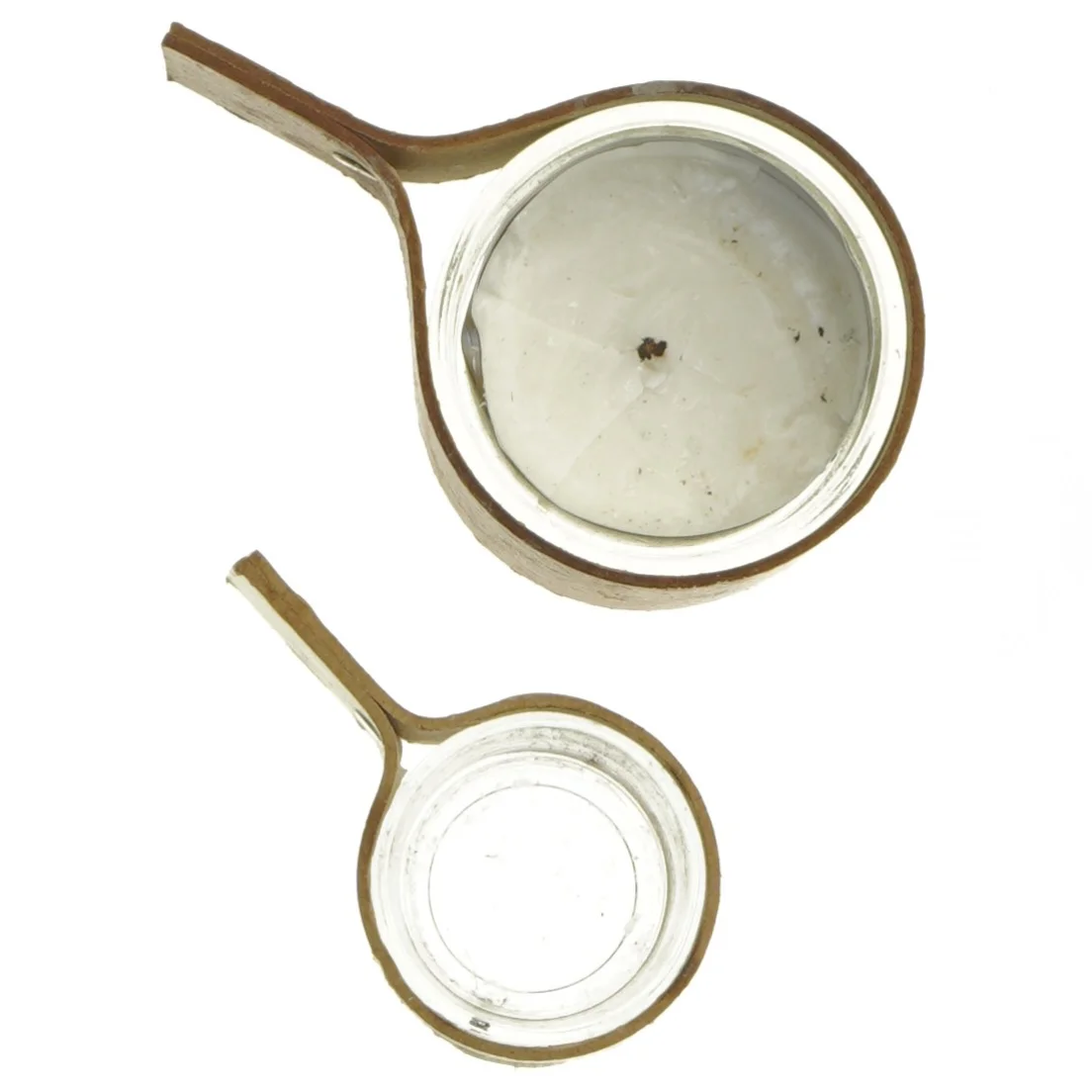 Stearinlysholder i læder og metal