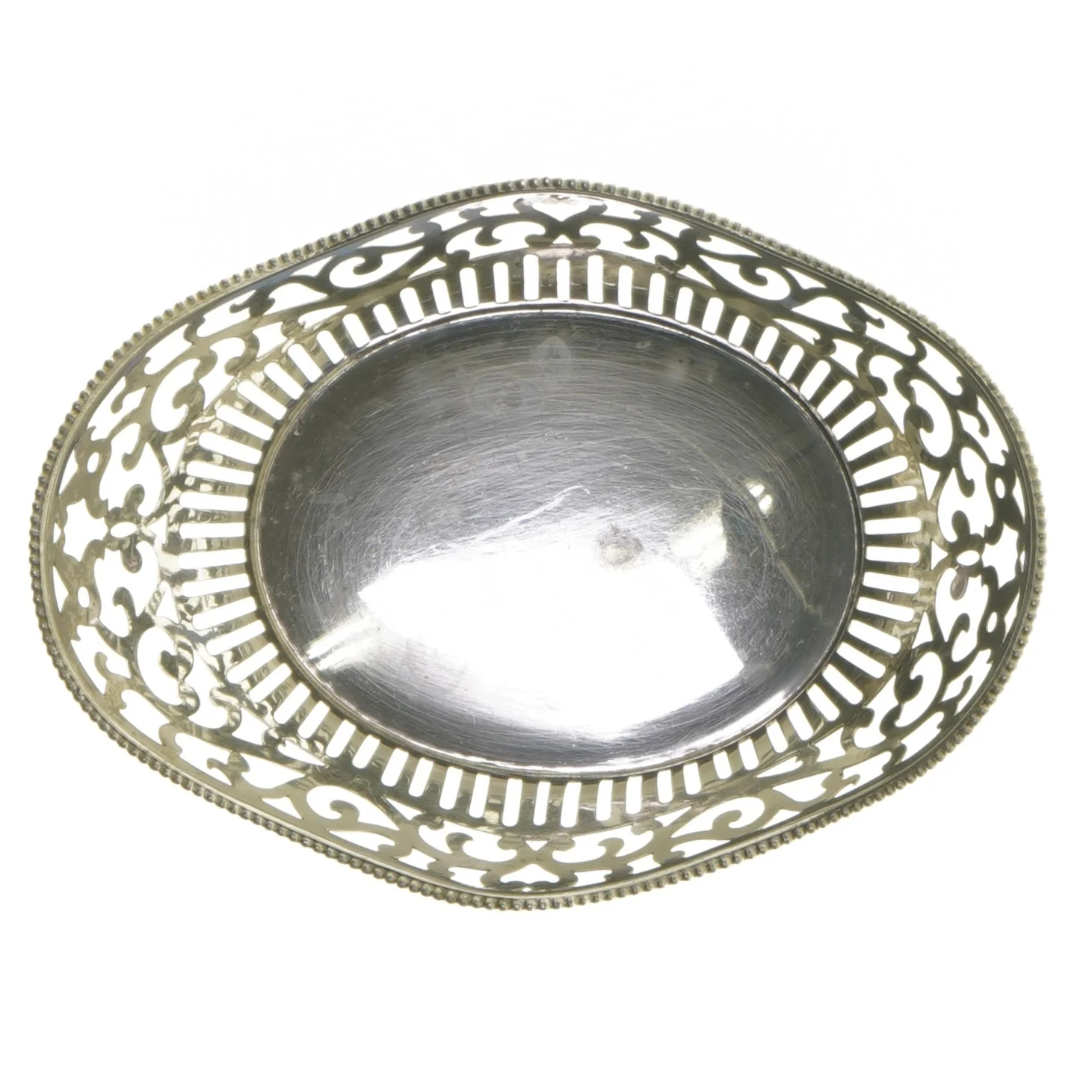 Dekorativ sølvfad (str. 15,5x11,5 cm)