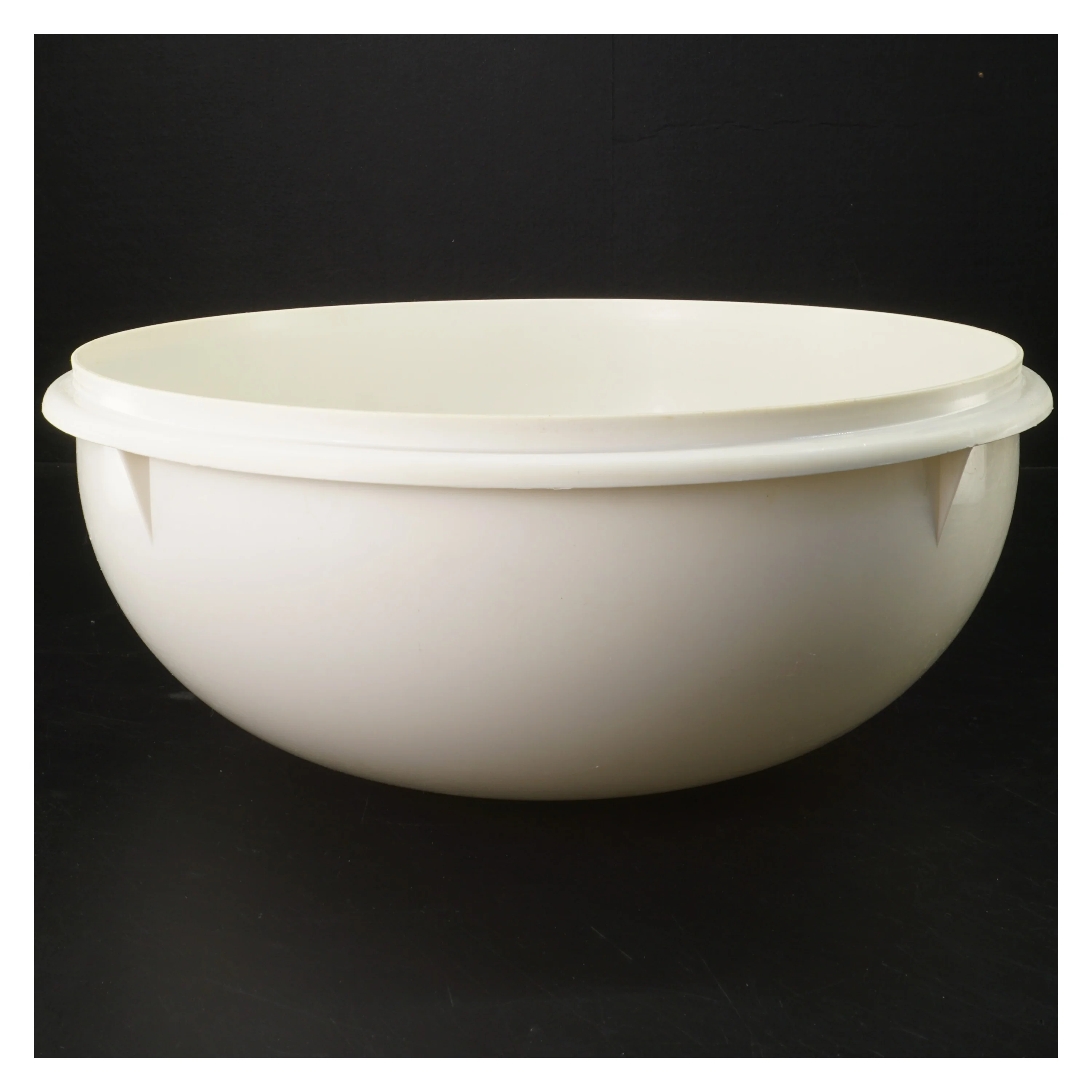 Plastikskål med låg fra Tupperware (str. Ø 33 cm)