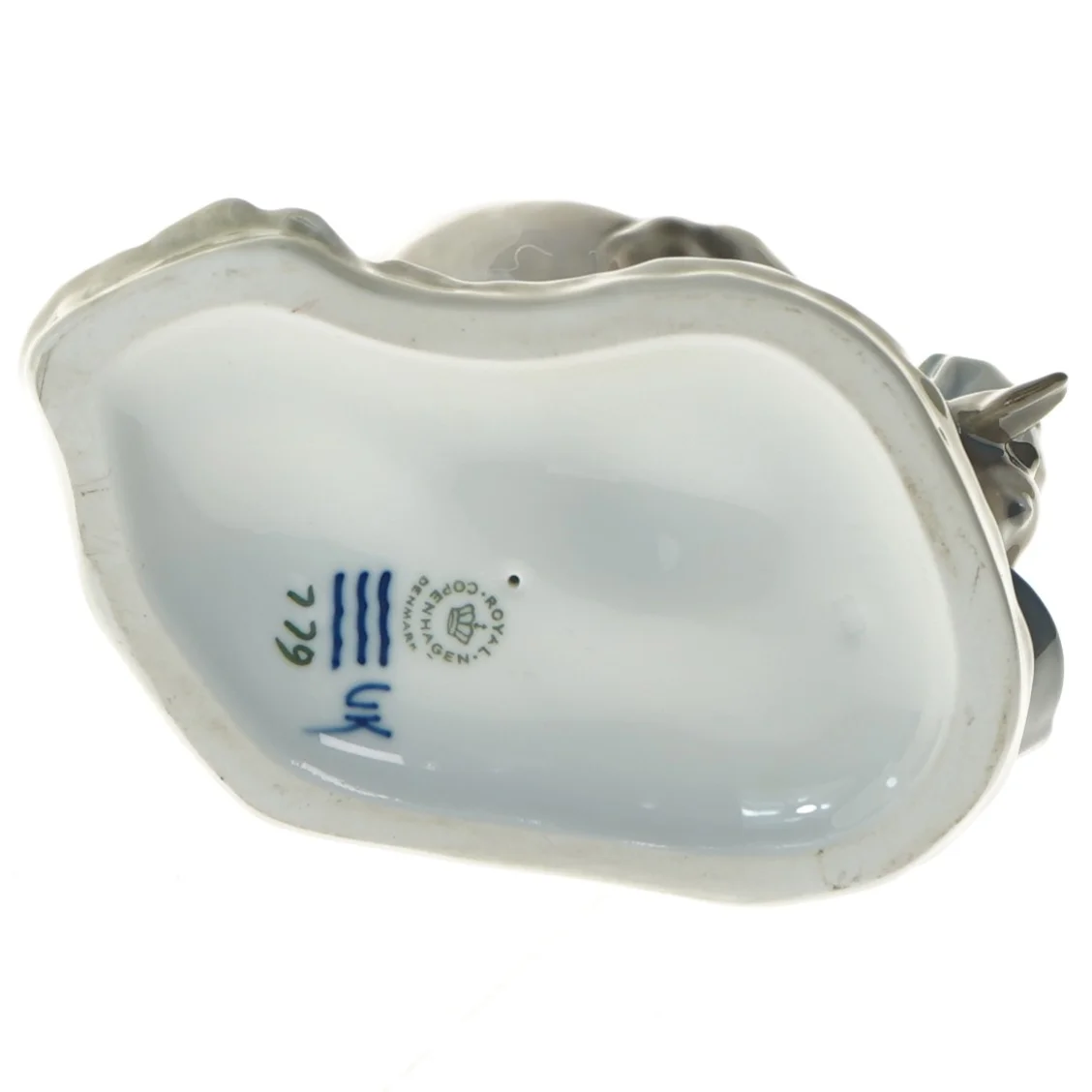 Porcelænsfigur af kvinde og kalv fra Royal Copenhagen (str. 16,5x16,5 cm)