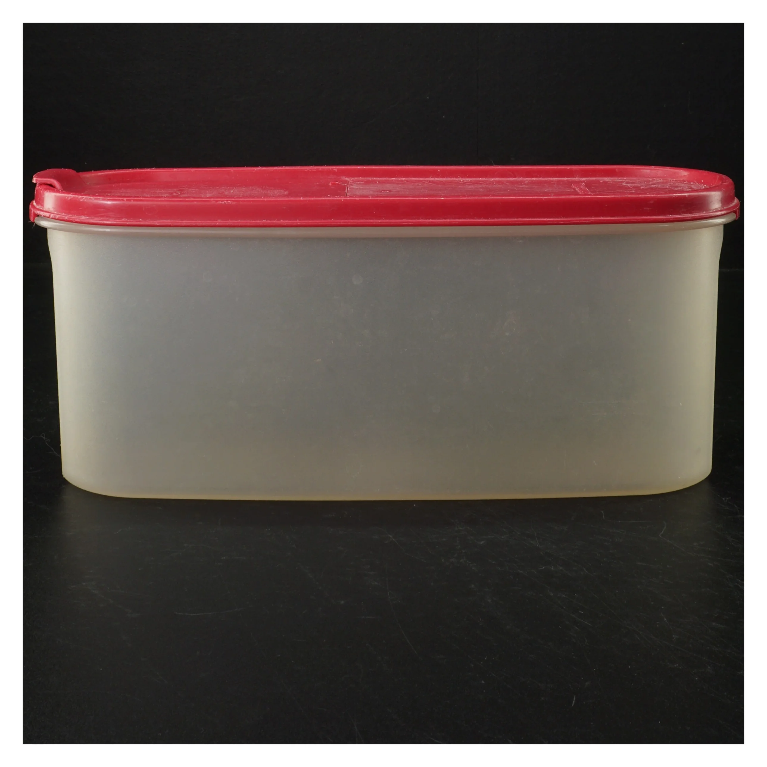 Se-let box fra Tupperware (str. 25 x. 7,5 cm)