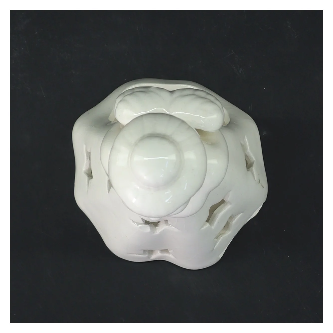 Hvid keramisk engel lysestage (str. 17 cm)