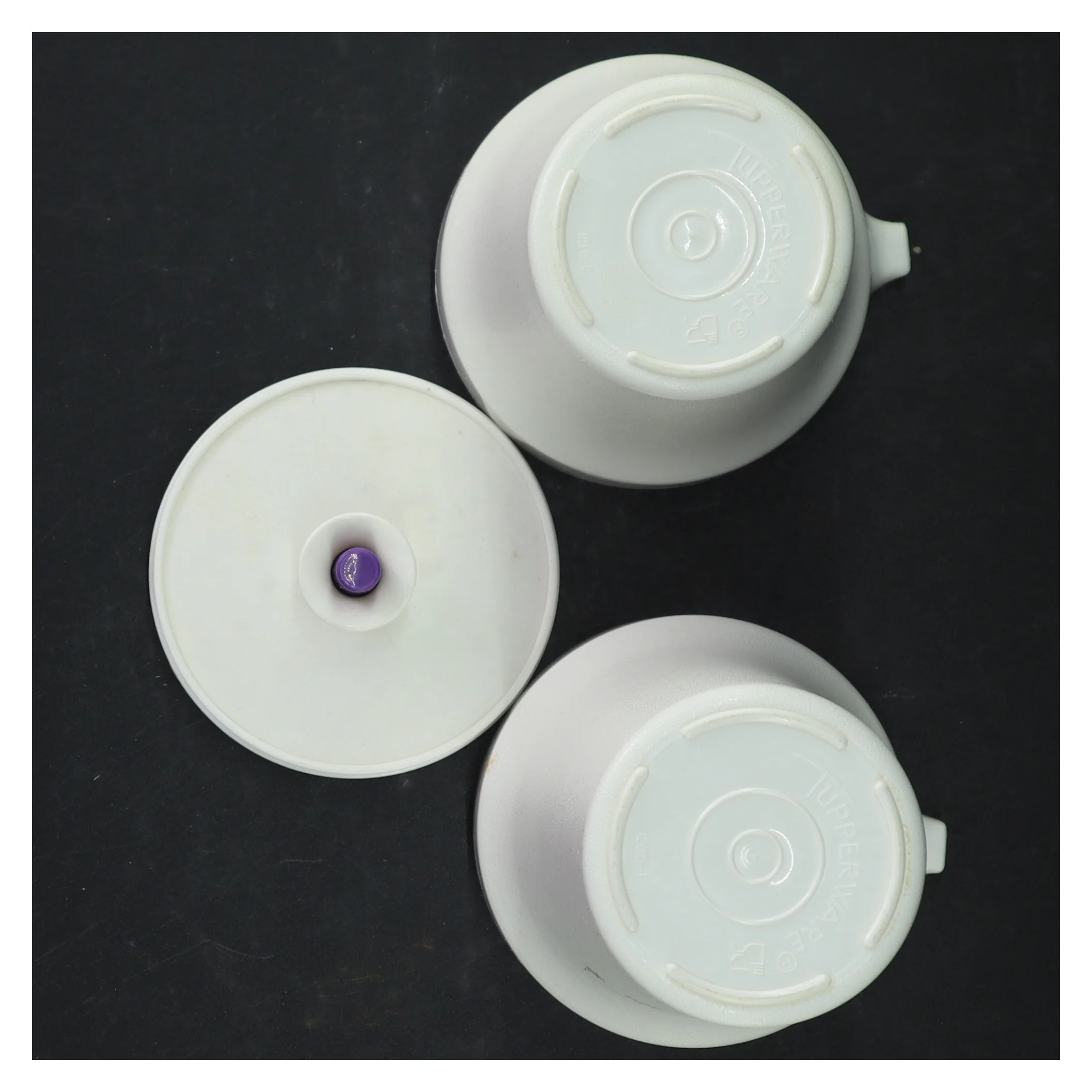 Tupperware beholder og krus fra Tupperware (str. Ø. 10 cm. længde. 15 cm)