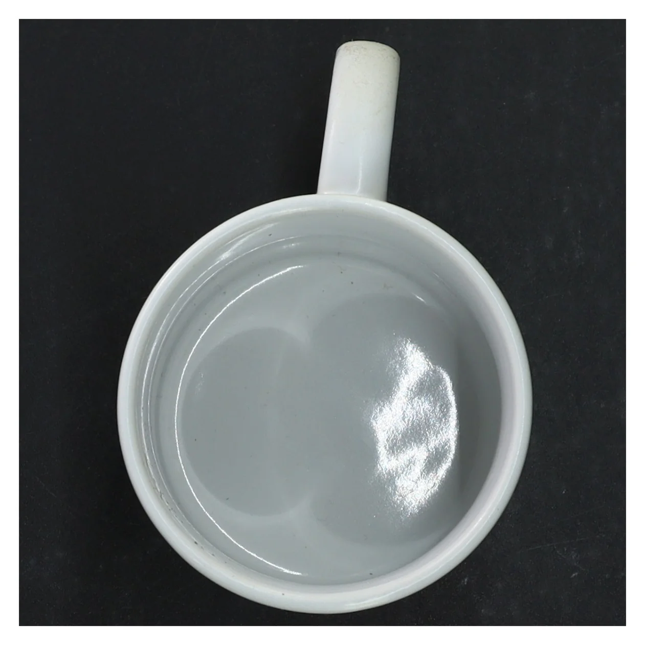 Krus med tema (str. H. 10 cm. ø. 8 cm)