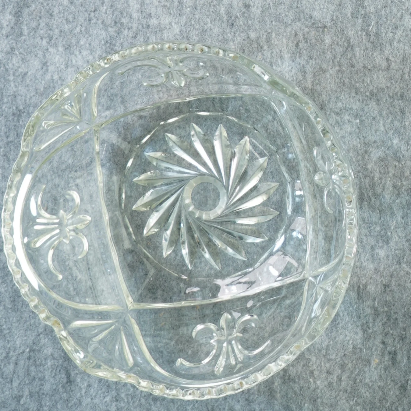 Skål i krystal (str. 22 x 8 cm)