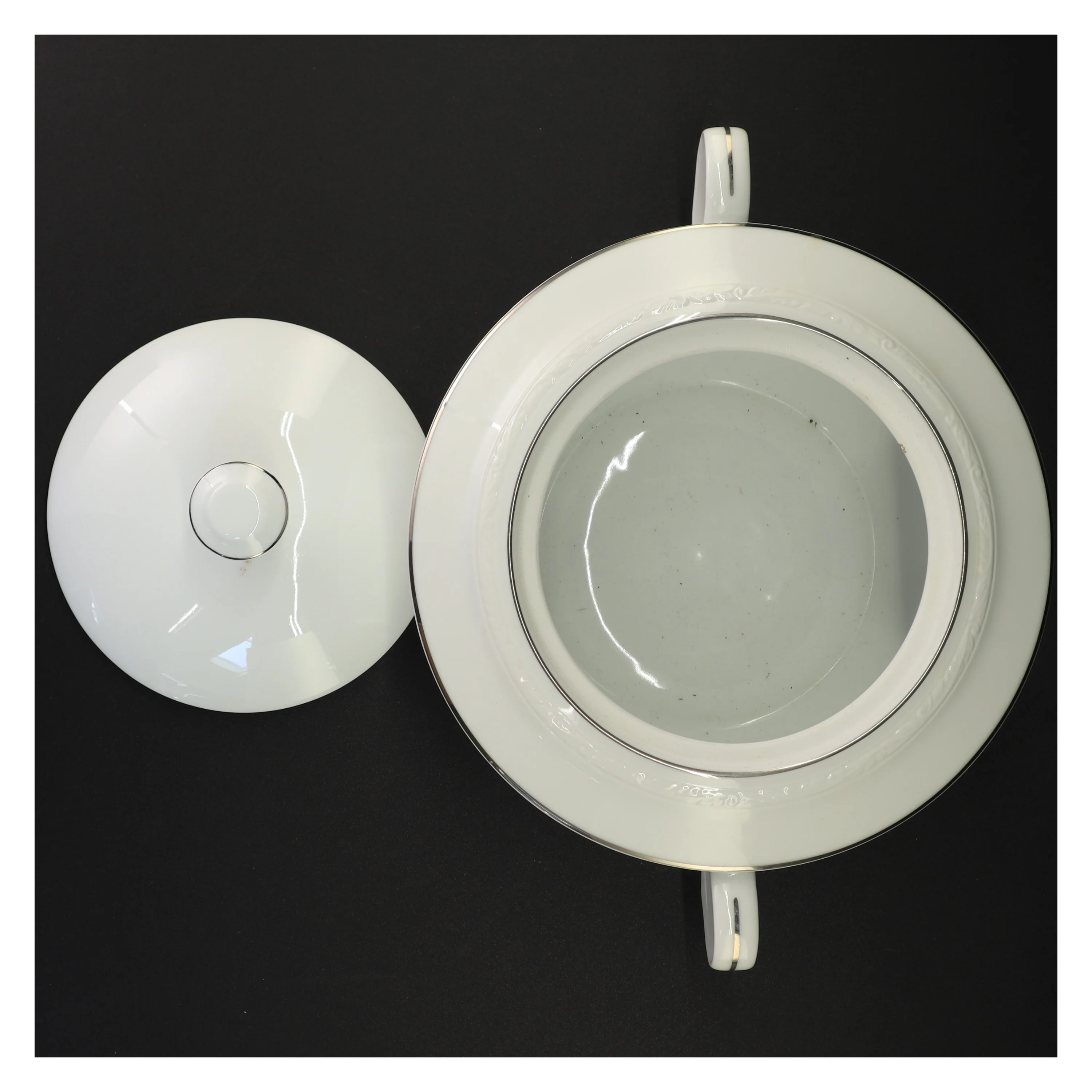 Suppeterrin med låg, hvid fra Goldmark (str. 29 x 16 cm)