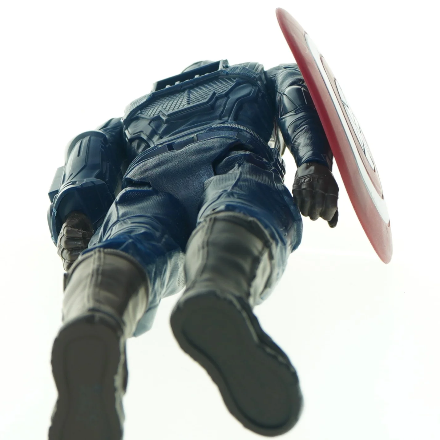 Captain America actionfigur med skjold (str. 30 x 11 cm)