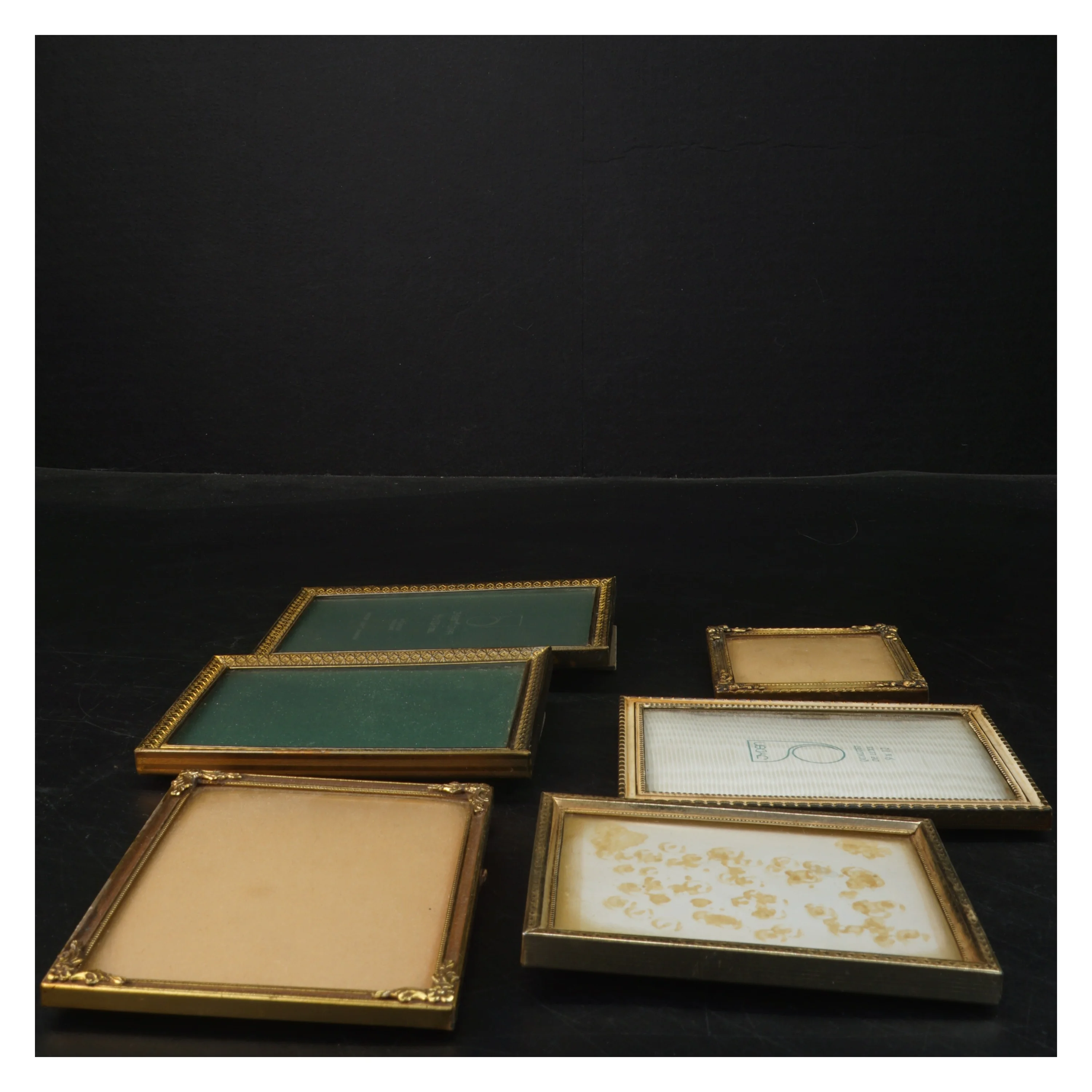 Sæt af dekorative billedrammer (str. 12,5x9,5&12x9&12x9&11x8,5&12x9&7x7 cm)