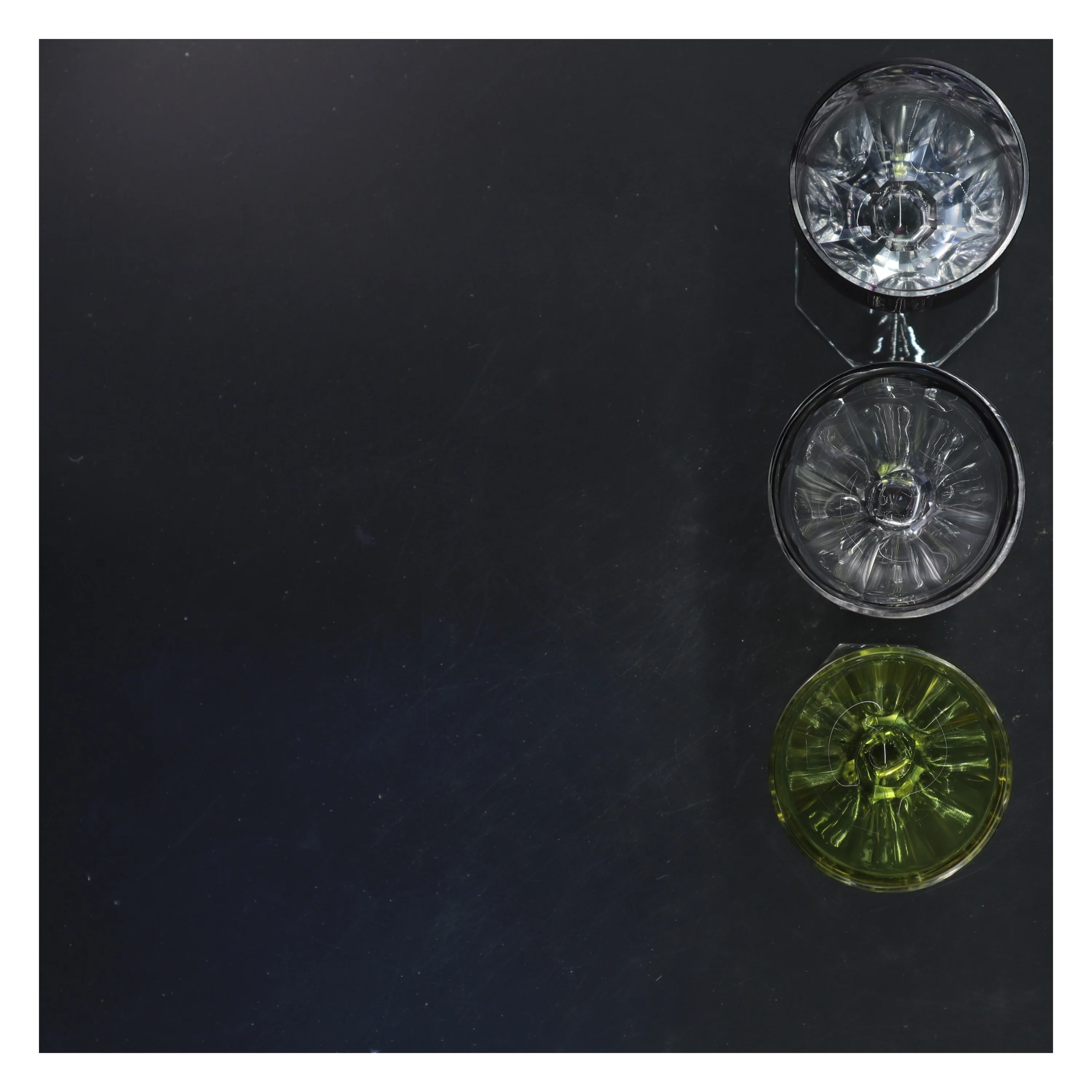 Farvede vinglas sæt (str. 20x8&17,5x7,5&16x7 cm)