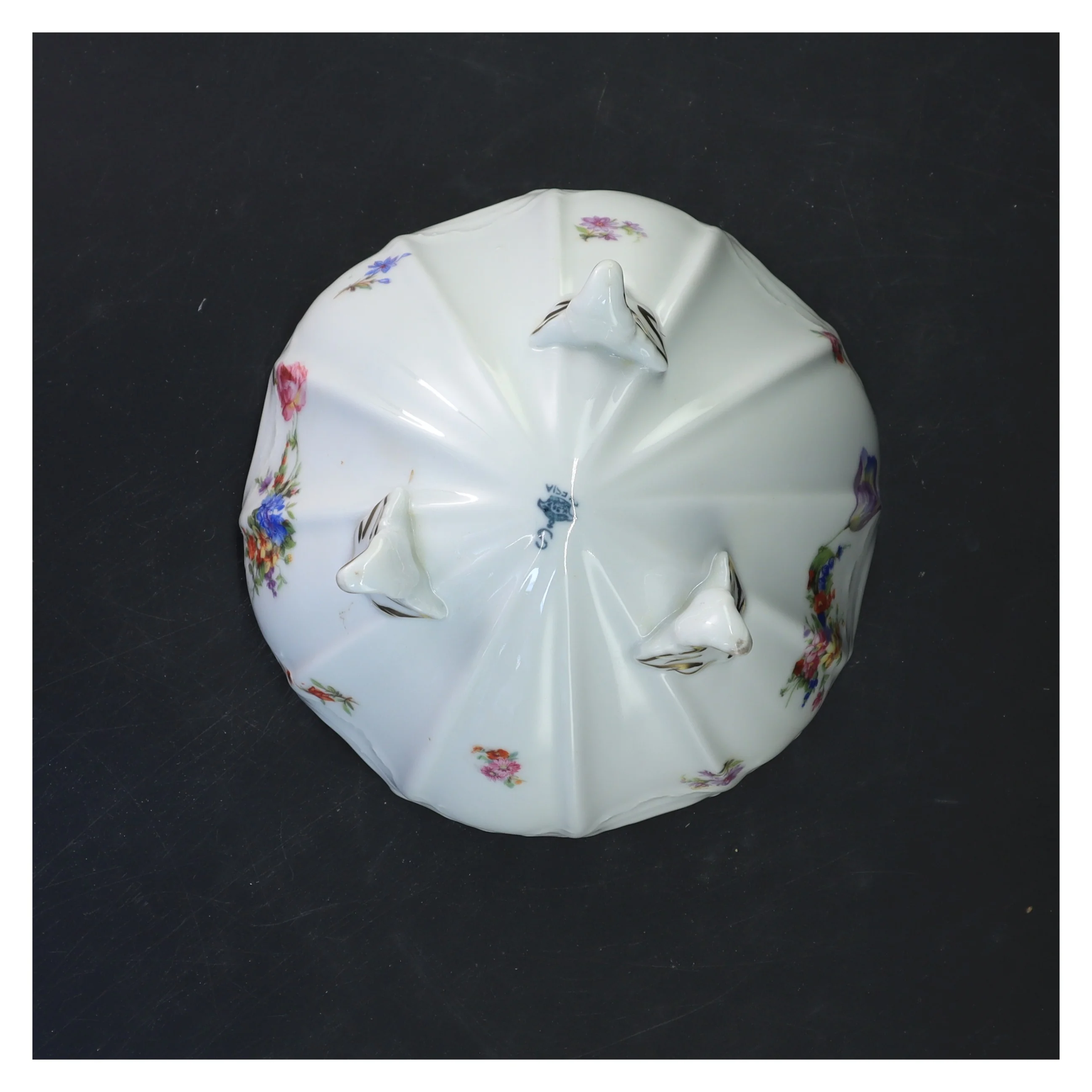 Porcelænsfad med blomsterdekor (str. 10x17 cm)