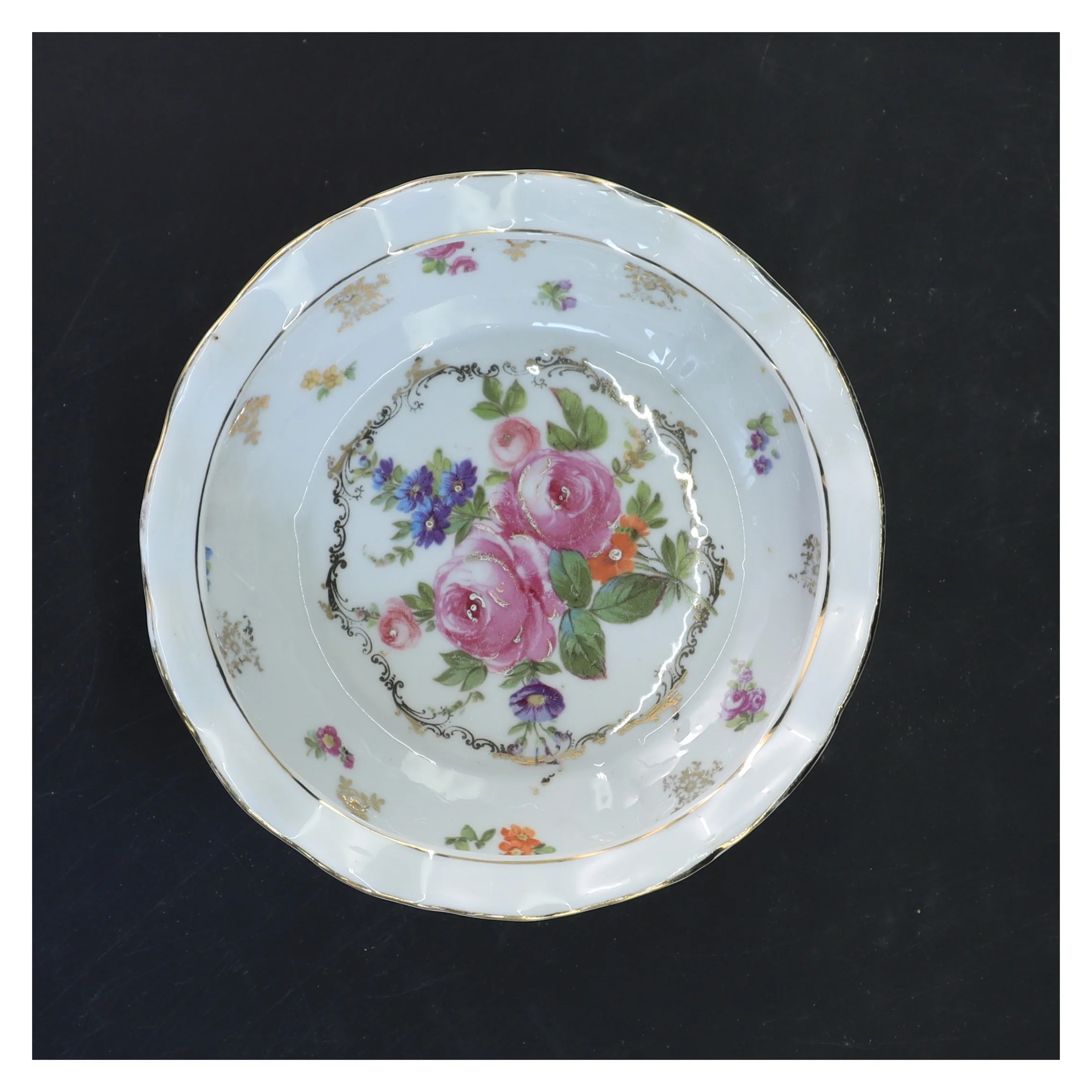 Dekorativ porcelænsskål (str. 9x16 cm)