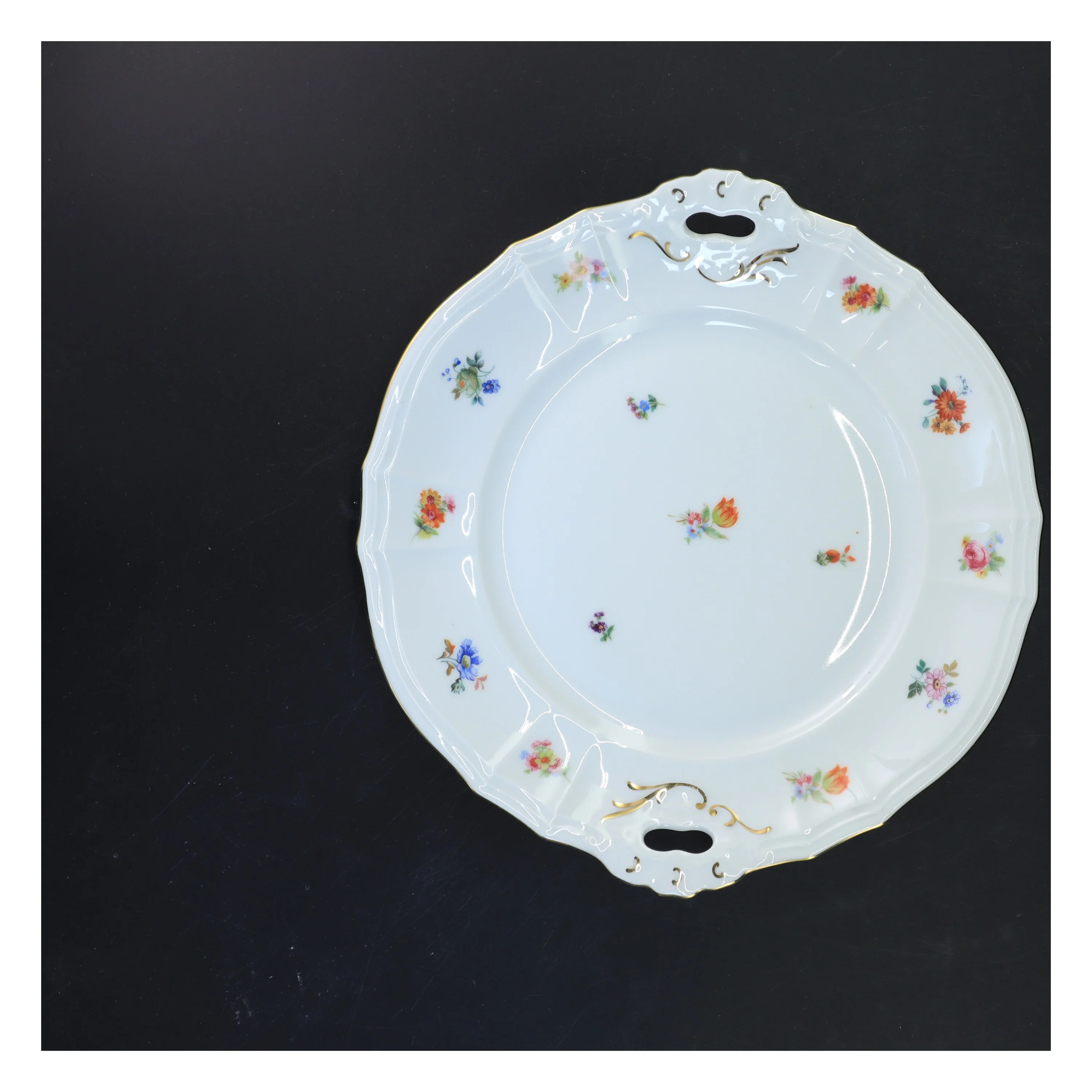 Porcelænsfad med blomstermotiv (str. Ø 28 cm)