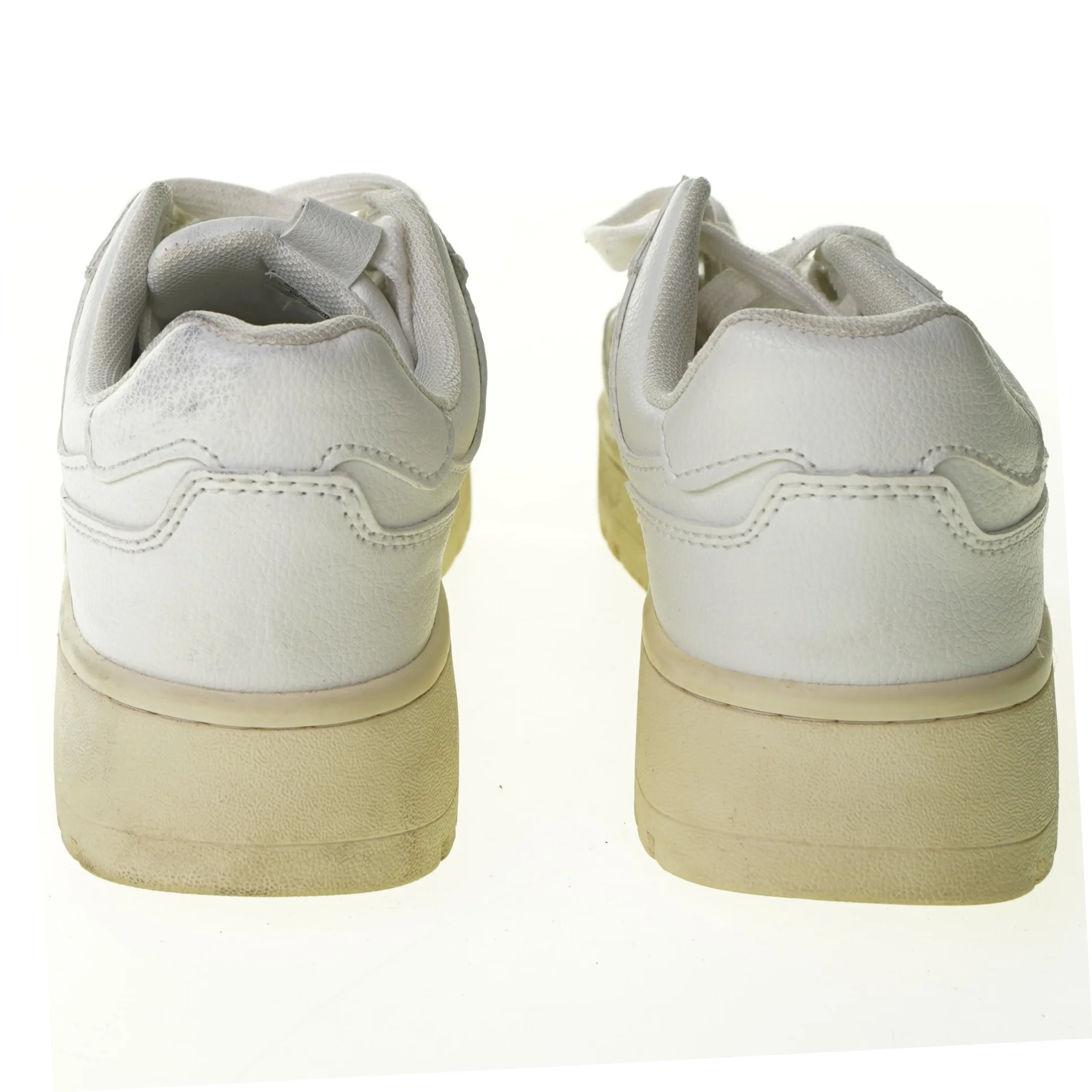 Hvide sneakers fra Zara (str. 36)