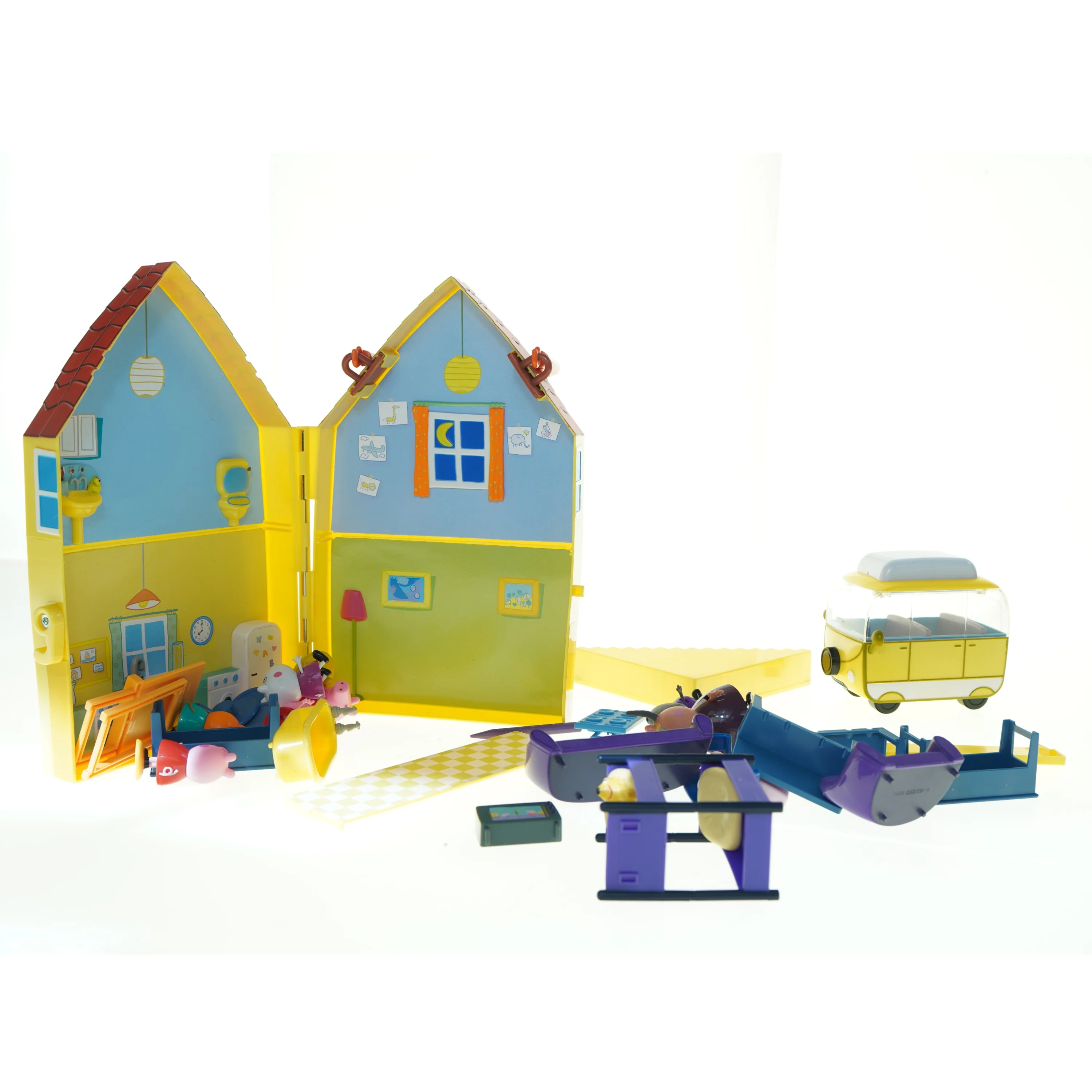 Gurli Gris dukkehus, campingvogn og møbler fra Gurli Gris (str. 31 x 20 cm til 4 x 3 cm)