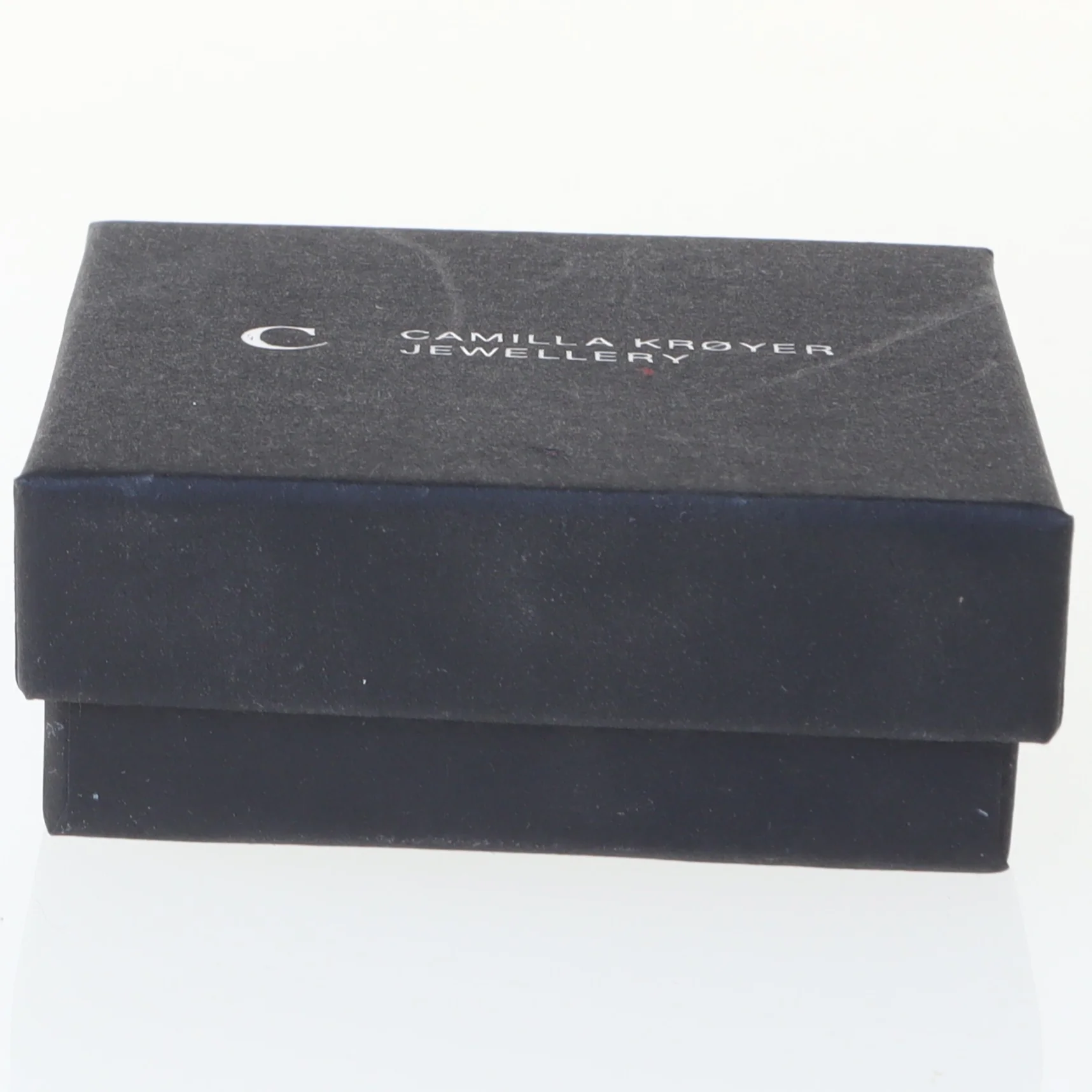 Unikke øreringe med tråd design fra Camilla Krøyer Jewellery (str. 60 mm)