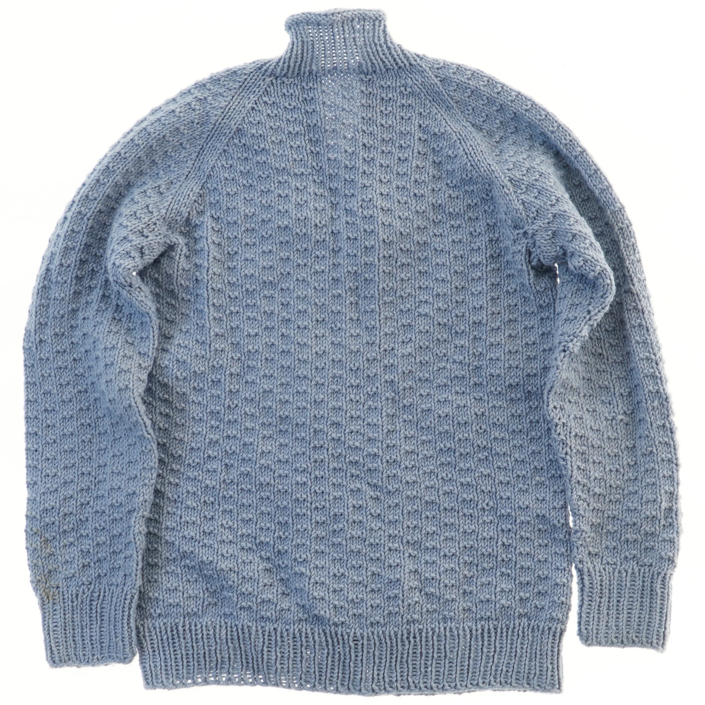 Strikket trøje med fletmønster (str.  bryst: 34 længde:50 cm)