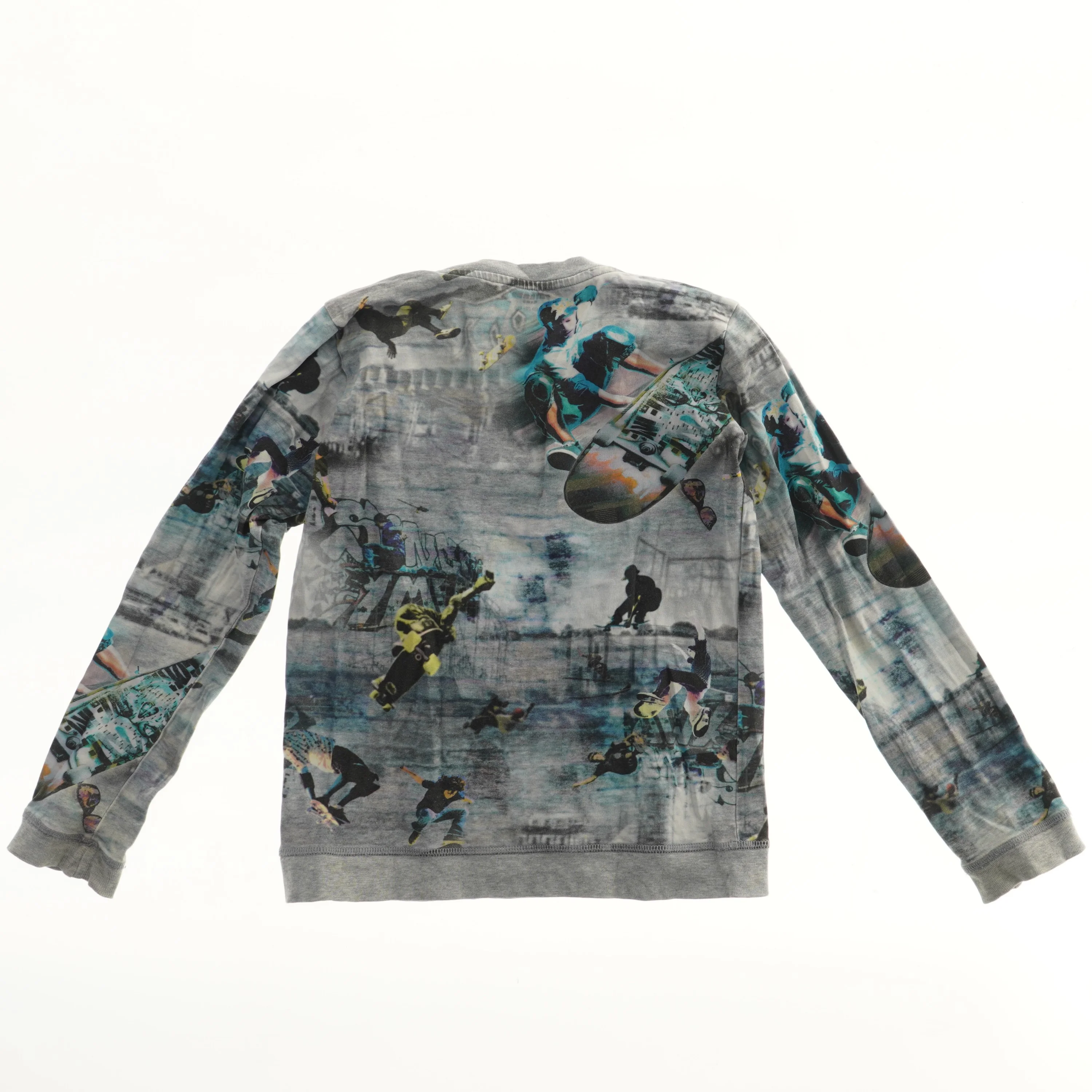 Langærmet trøje med skateboardmotiv (str. 140)
