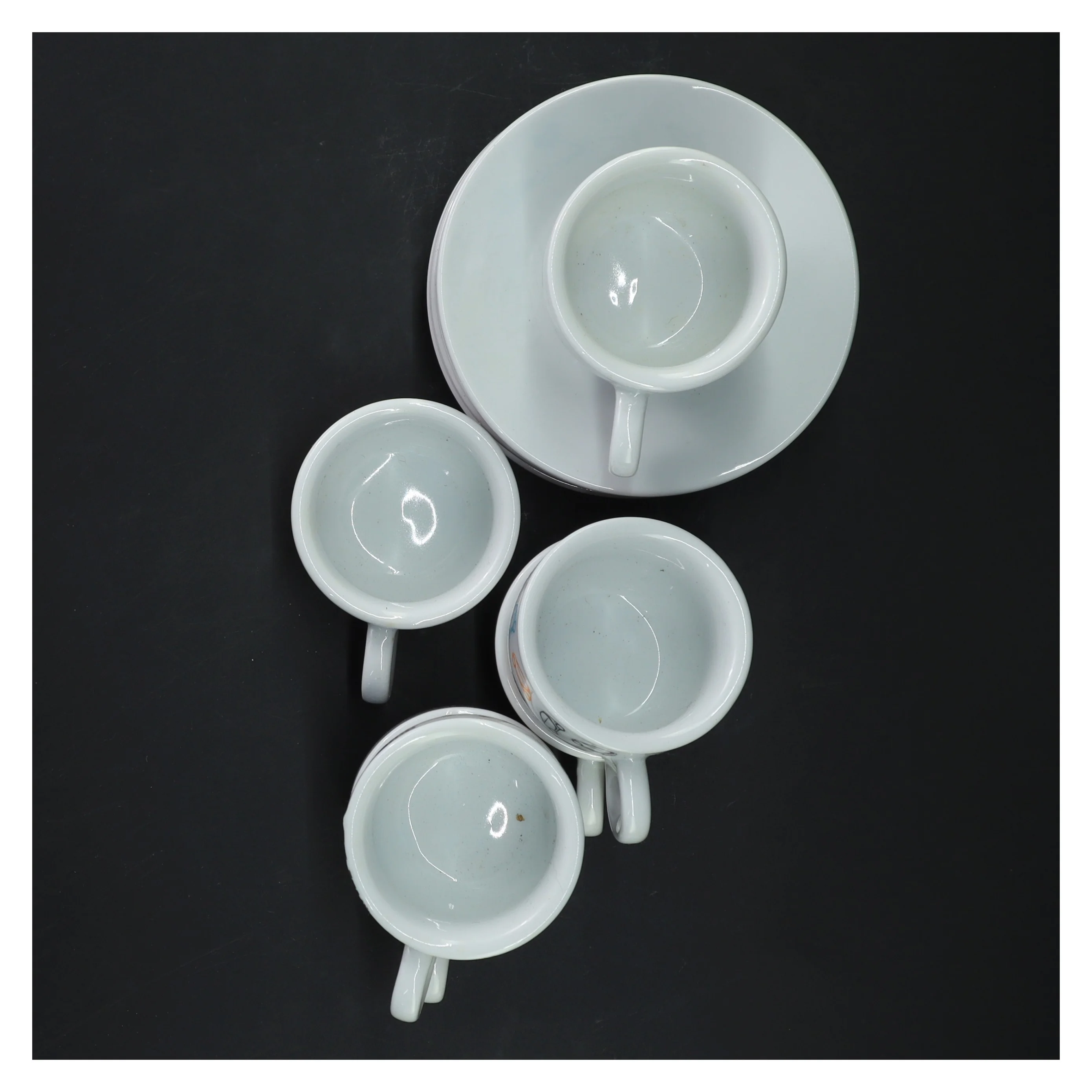 Sæt med kopper og underkopper fra BeConcept (str. 6 styk, ø 11 og 6 cm)