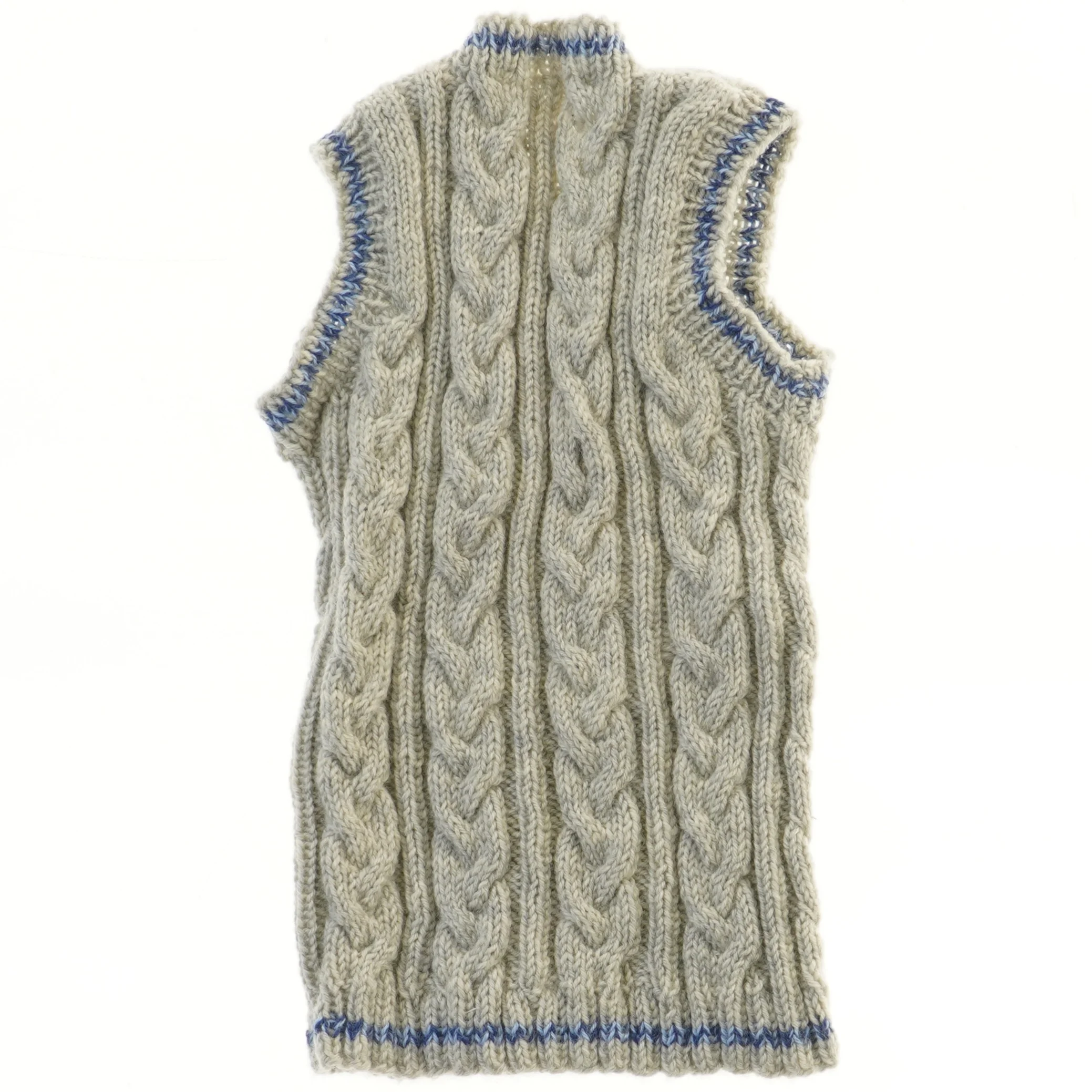 Strikket vest med kabelmønster (str.  bryst:28 længde:44 cm)